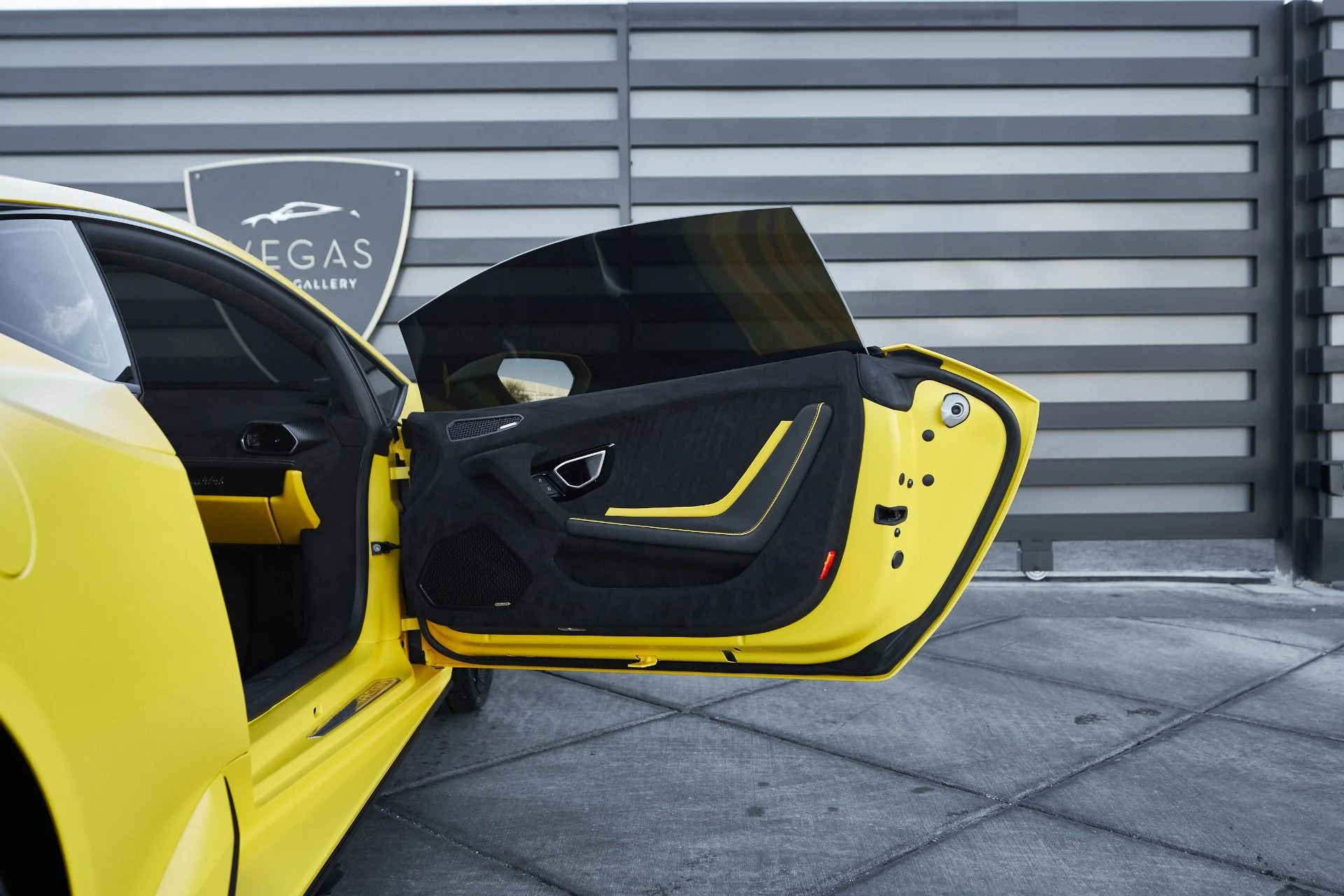 mph027_434257405_Used_2023_Lamborghini_Huracan_Tecnica_Base_1765333502_9735ddab4d