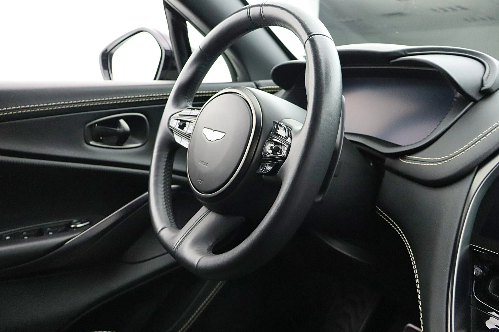 mph027_447837963_Used_2021_Aston_Martin_DBX_1b5b9589d2