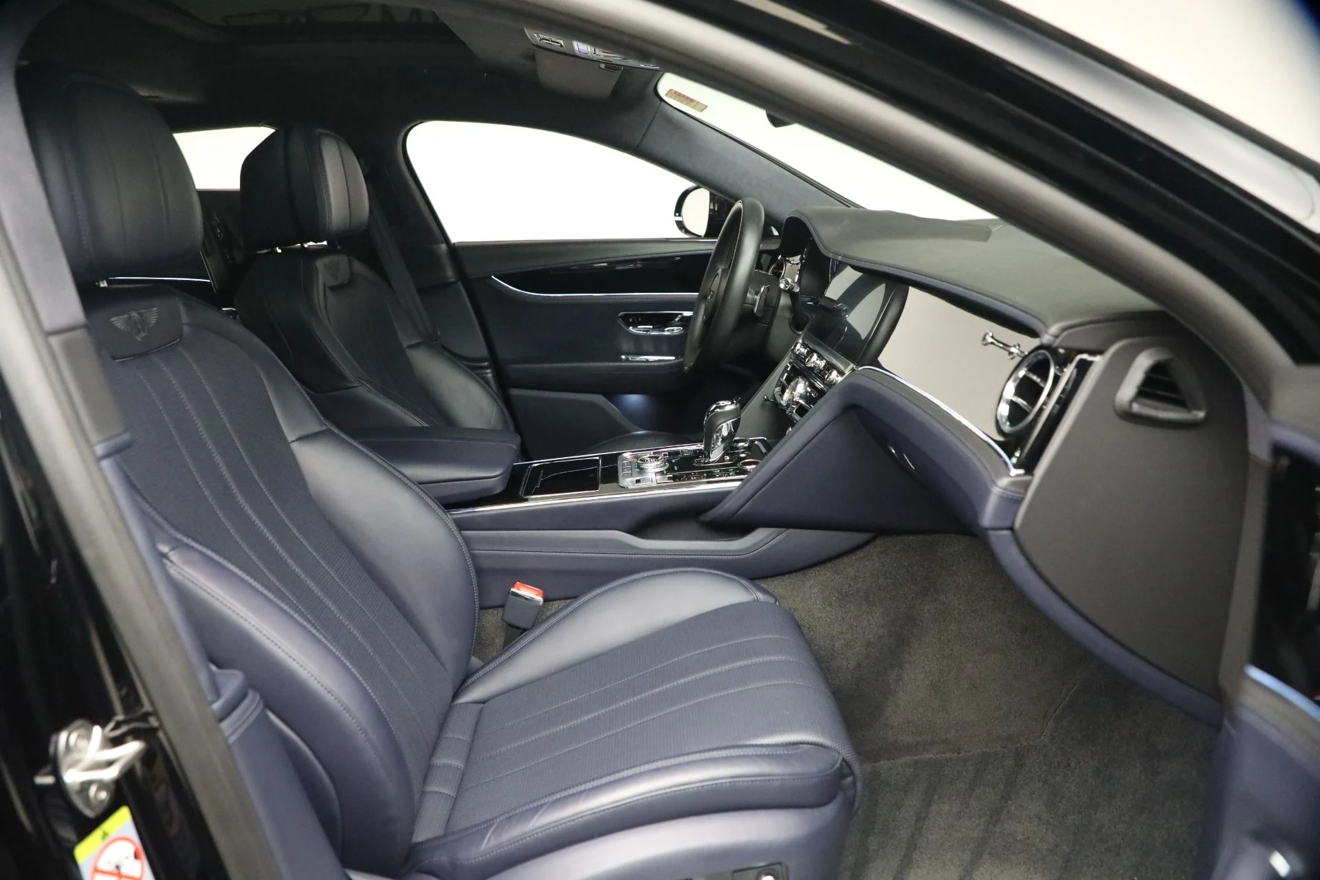 mph027_462351326_Used_2023_Bentley_Flying_Spur_V8_1770152797_5e061a0e0e