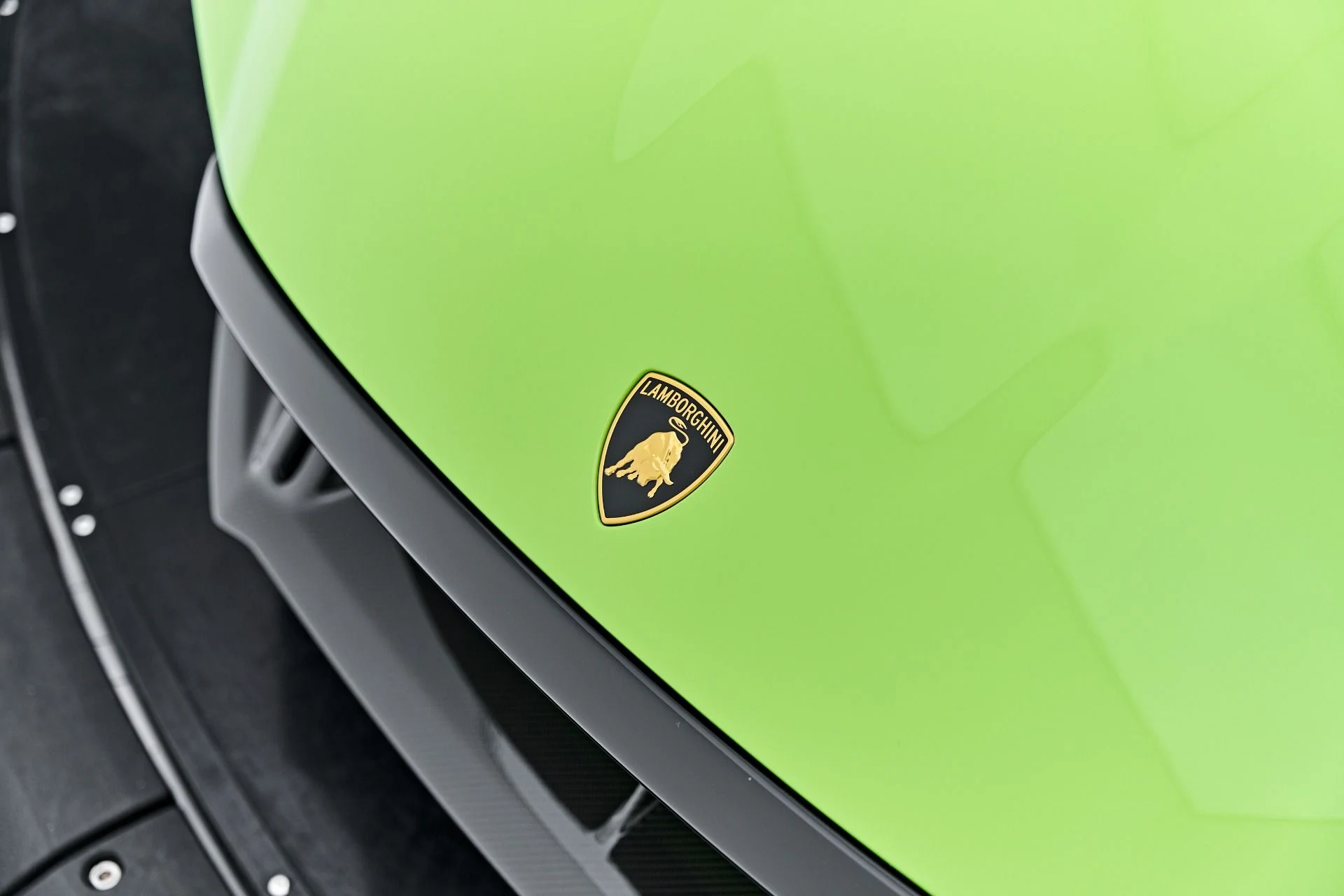 mph027_4709668_Used_2024_Lamborghini_Huracan_STO_Base_1791998221_86efcd03e3