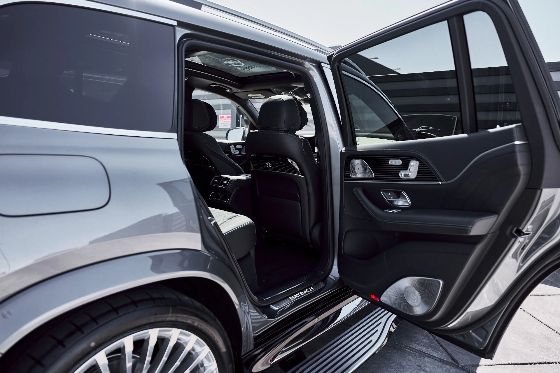 mph027_473352493_Used_2026_Mercedes_Benz_GLS_Maybach_GLS_600_1776125287_25d72add48