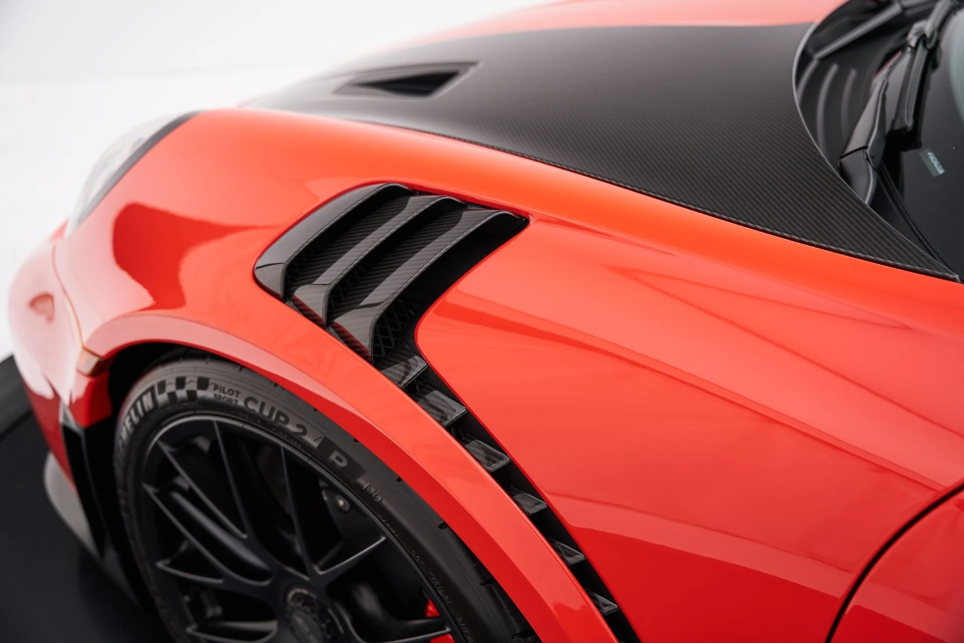 mph027_475345937_Used_2018_Porsche_911_GT_2_RS_1792687139_5c8d5541b9
