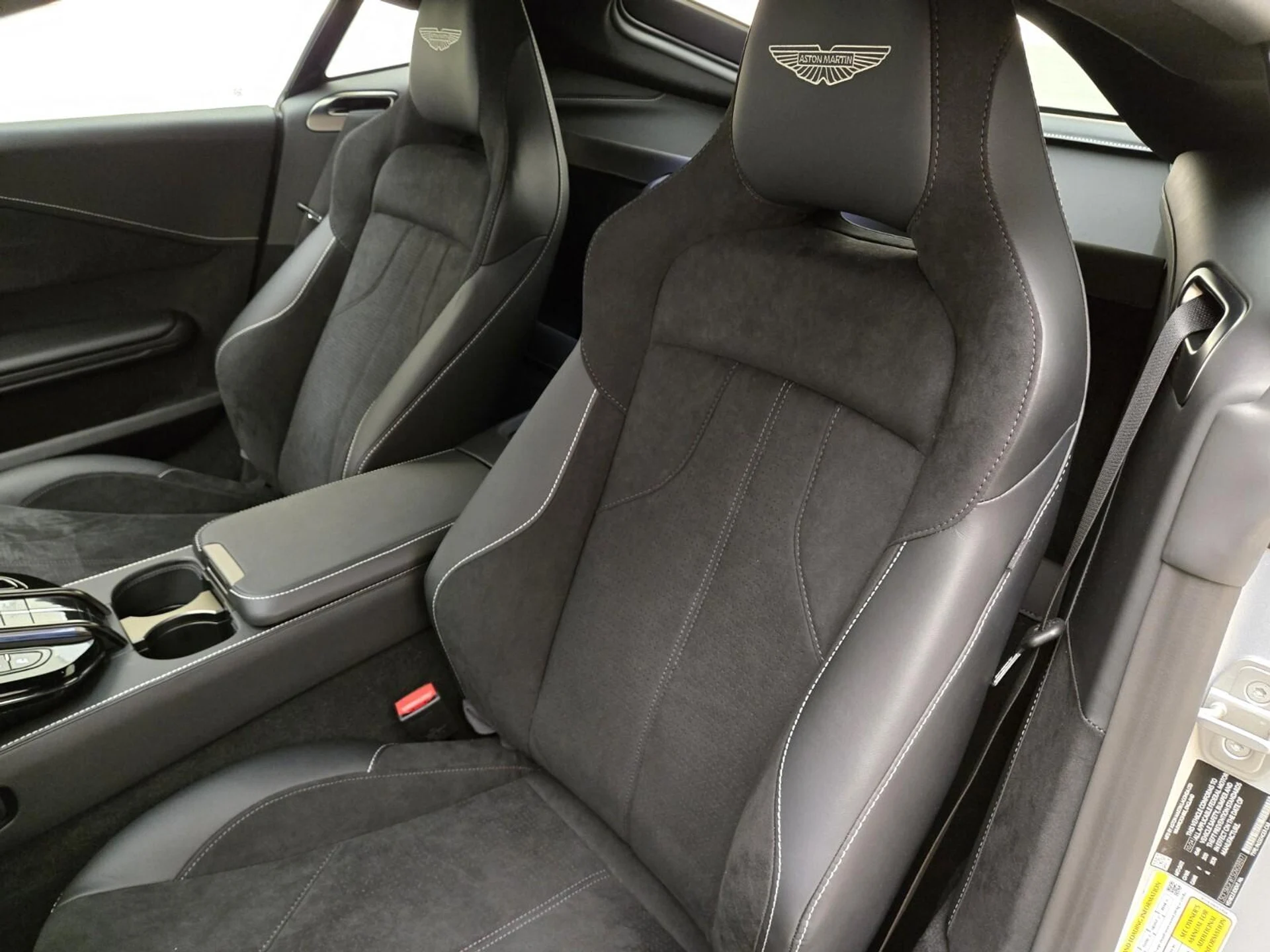 mph027_499067705_New_2025_Aston_Martin_Vantage_1756012758_2863cd72d5