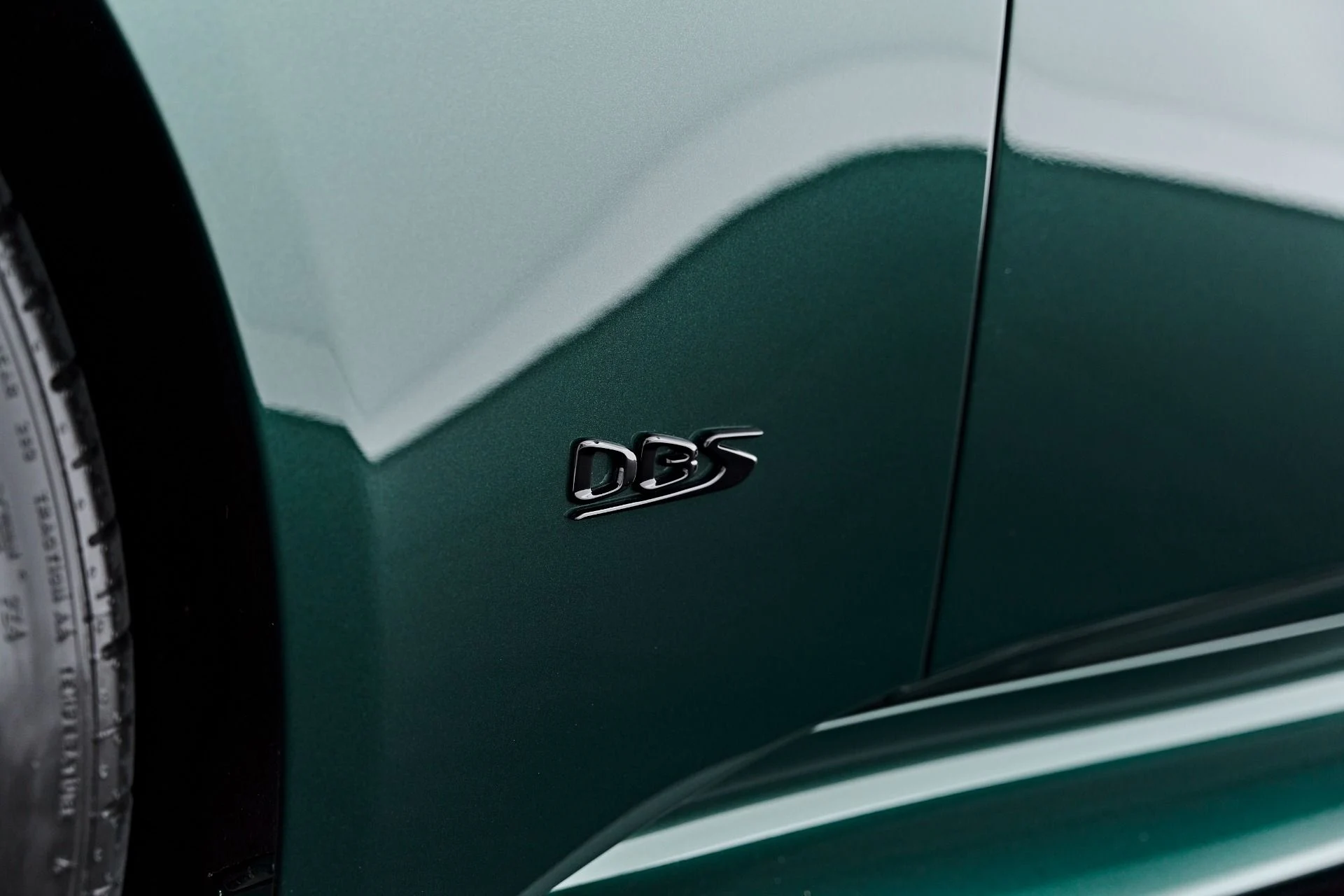 mph027_506538186_Used_2023_Aston_Martin_DBS_Ultimate_1787789385_9bd97831e2