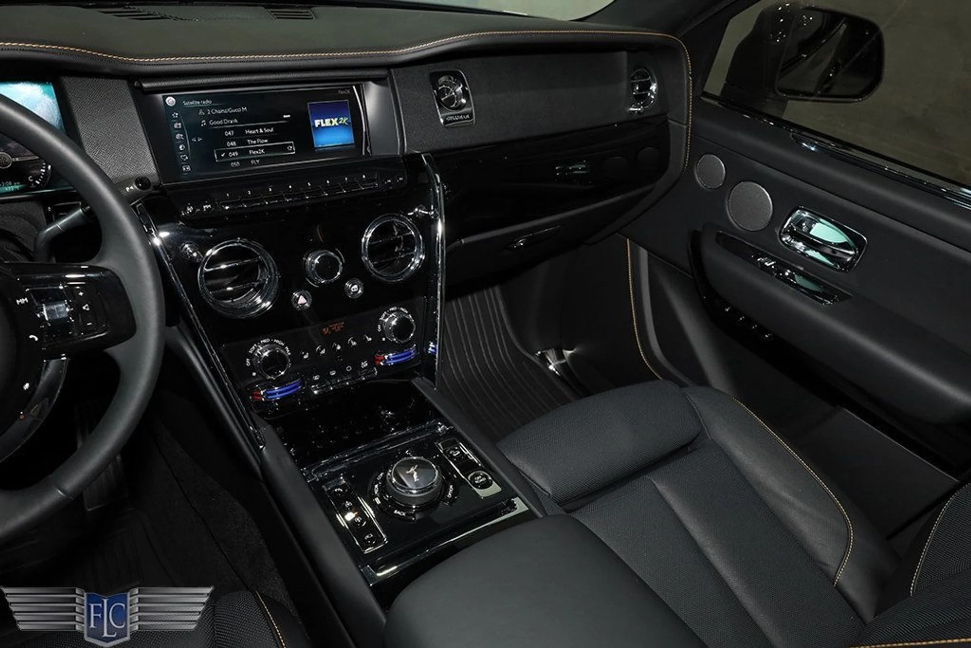 mph027_508331247_used_2024_rolls_royce_cullinan_blackbadgesportutility_9689_22957854_28_1024_fedb710306