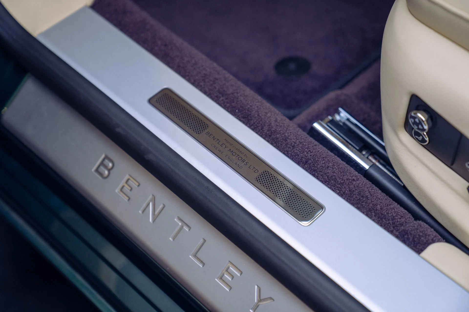 mph027_516801959_Used_2022_Bentley_Flying_Spur_V8_1790700947_73217ebab9