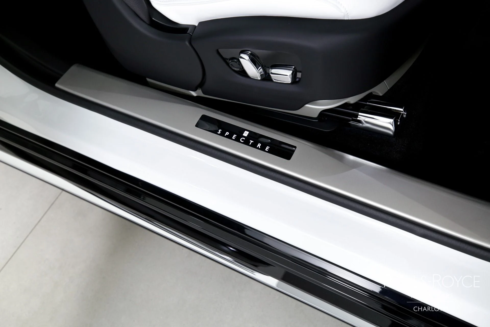 mph027_518137888_Used_2024_Rolls_Royce_Spectre_1709308315_6824243900