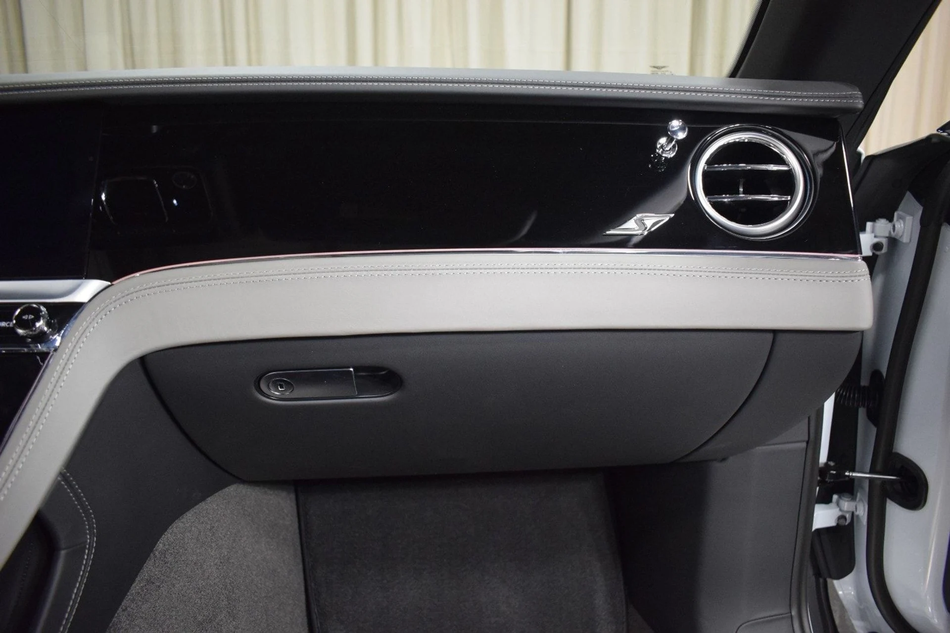 mph027_531053820_7d072a4e6909b658c80ee849135be2f6x_59dea341f9