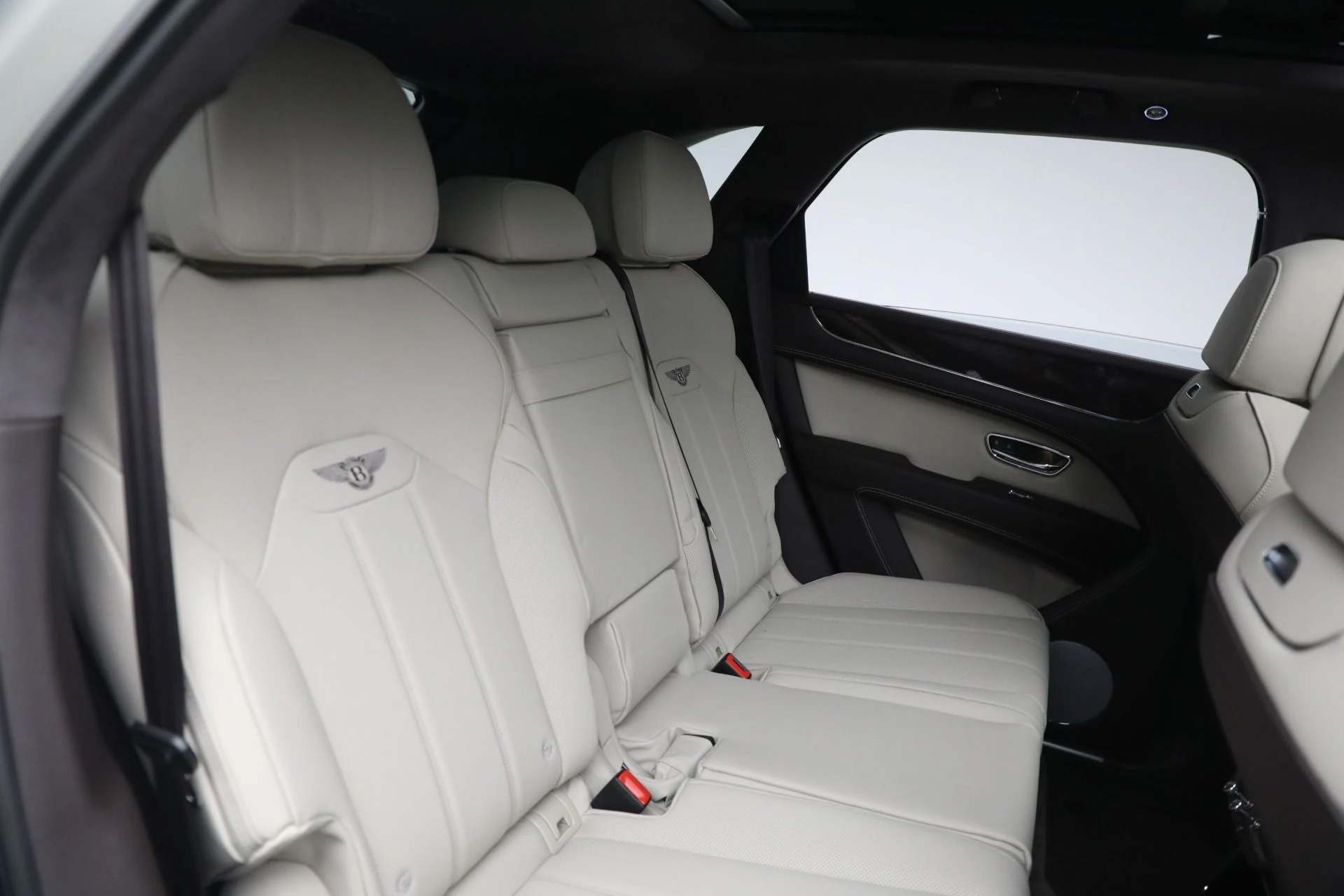 mph027_533477113_New_2025_Bentley_Bentayga_V8_abc92ed784