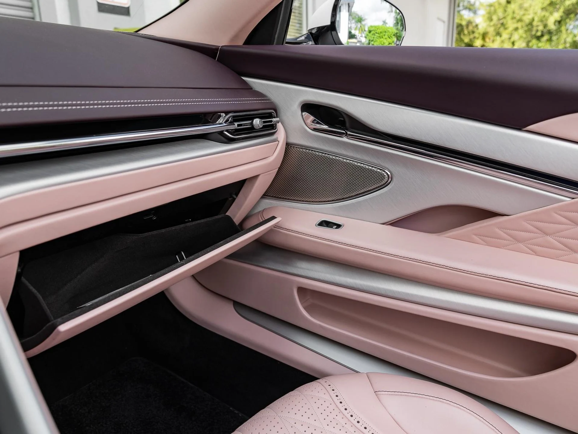 mph027_54298033_Used_2025_Aston_Martin_DB_12_1761167147_67bc056f82