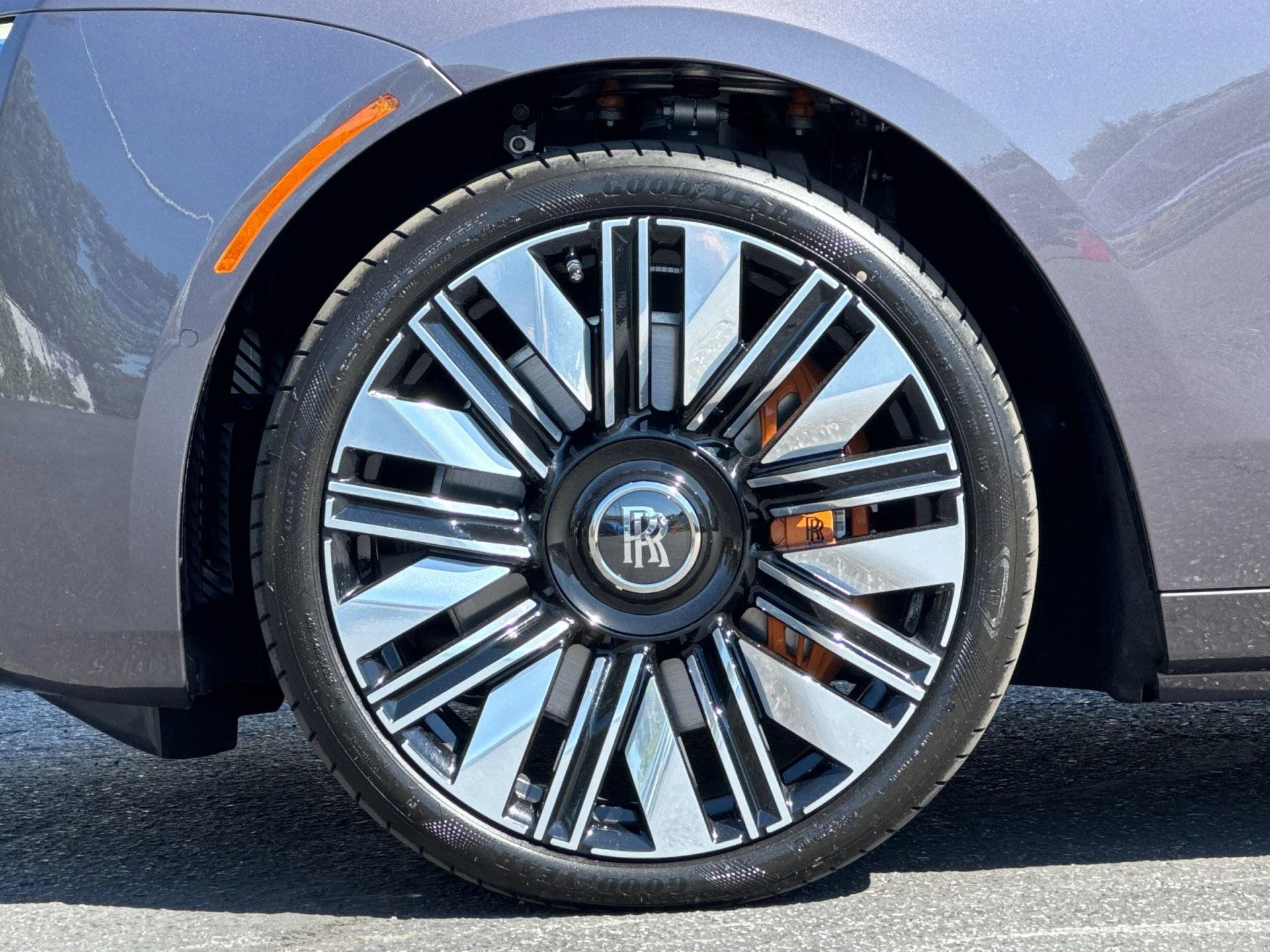 mph027_568011761_New_2025_Rolls_Royce_Ghost_Base_1756889569_2735ff21da
