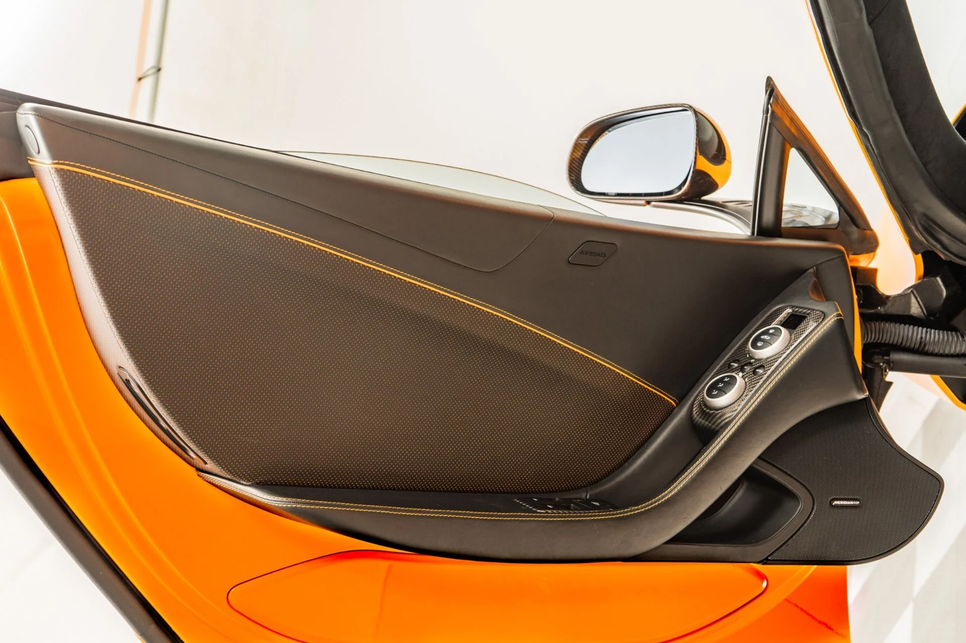 mph027_580808043_Used_2015_Mc_Laren_650_S_Spider_Interior_and_Exterior_Carbon_Packs_Suspension_Lifter_1778269559_f67c4ddc4d