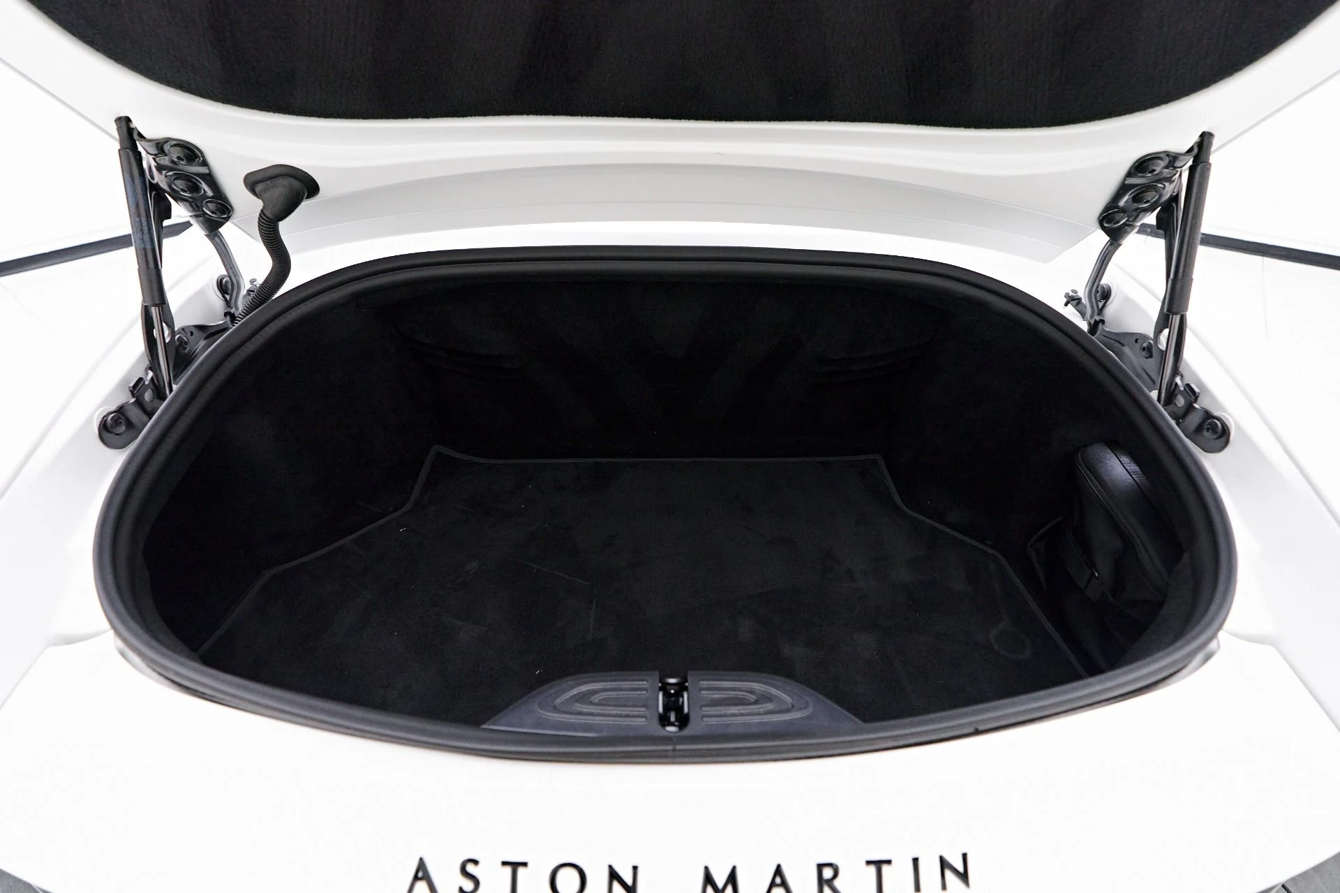 mph027_581854226_Used_2023_Aston_Martin_Vantage_F1_Edition_1754013179_3b2b14be8f