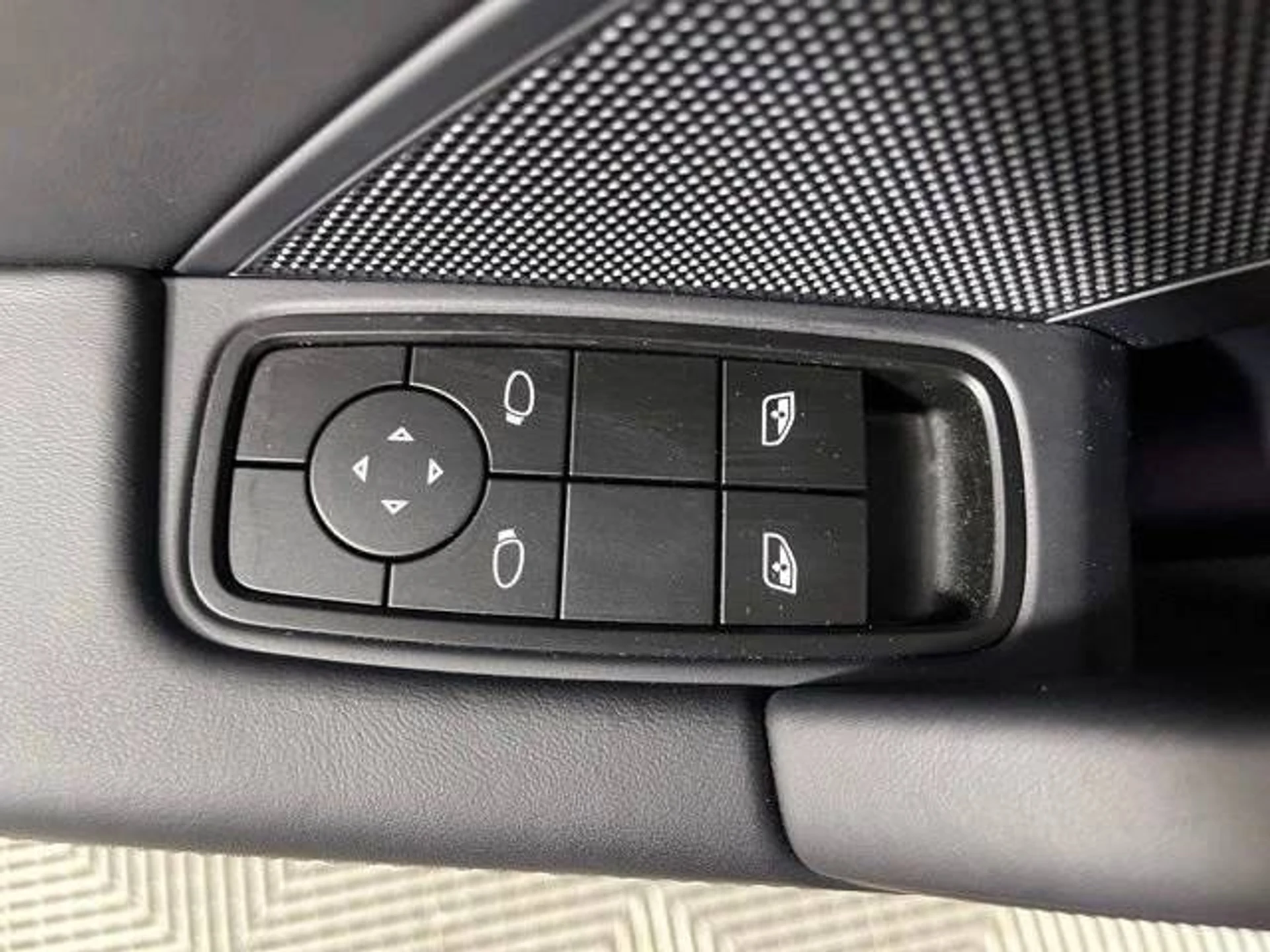 mph027_581925103_cfb478662c8660cdde56e6ea13fb002cx_605d388fbe