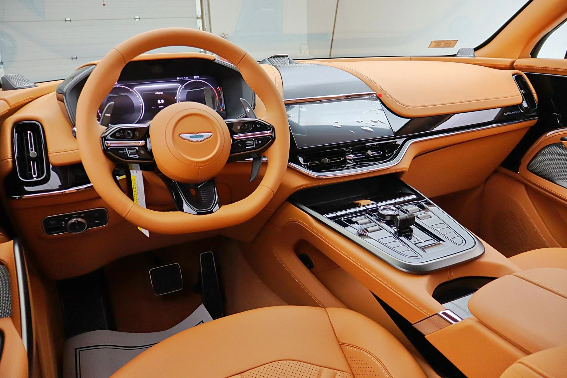 mph027_588061818_New_2026_Aston_Martin_DBX_S_8968b0883f