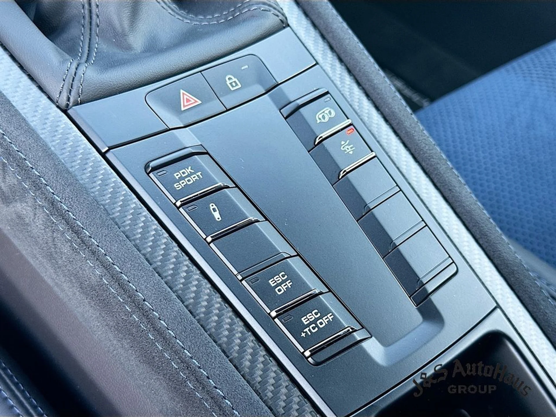 mph027_589320185_eas5bxf8j17bdnba3gdyrrhpbe9r_01b01f7399