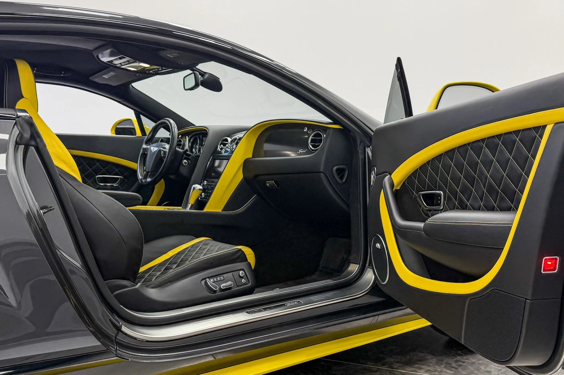 mph027_597819238_Used_2017_Bentley_Continental_GT_Speed_Black_Edition_636_HP_W12_Cyber_Yellow_Trim_Diamond_Quilting_1789500698_55f8068251