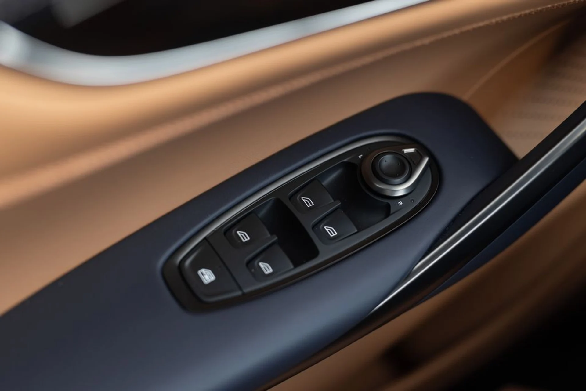 mph027_598404273_3f18a6f749cf36474659008fd57c75c4x_e97975f202