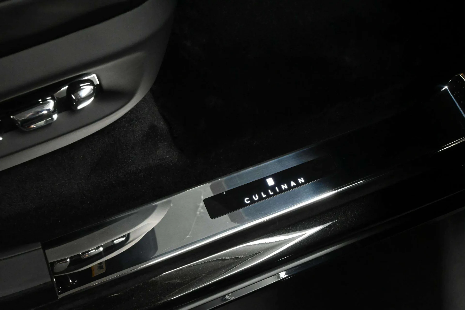 mph027_603174922_36c78996_e6cf_407a_bfca_18df9b8c9844_202520_Rolls_Royce20_Cullinan20282502729_28_afe301714f