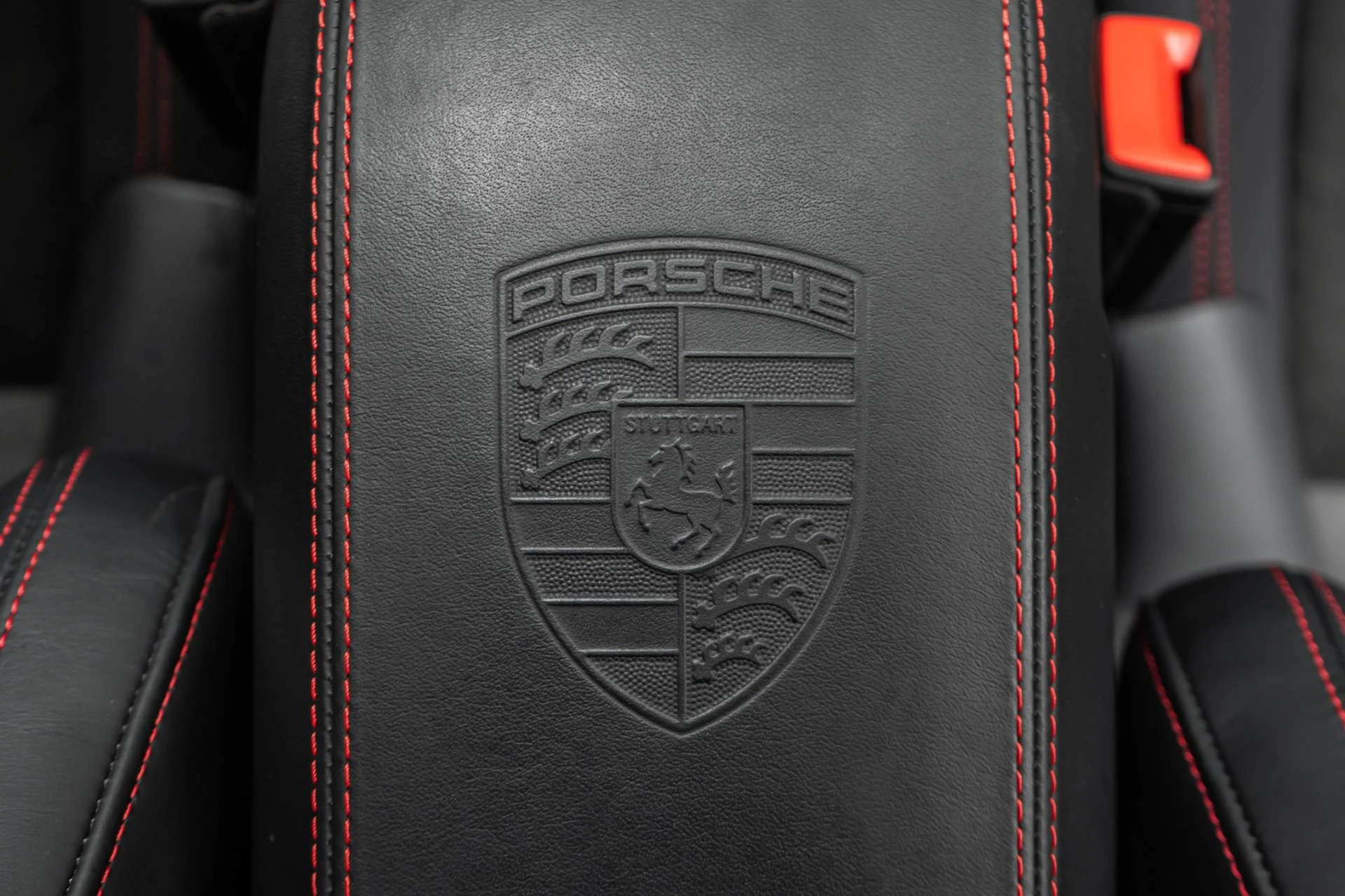 mph027_604980286_Used_2024_Porsche_911_Dakar_Martini_Livery_Carbon_Roof_570_of_2500_1777055109_b18cf5c60e