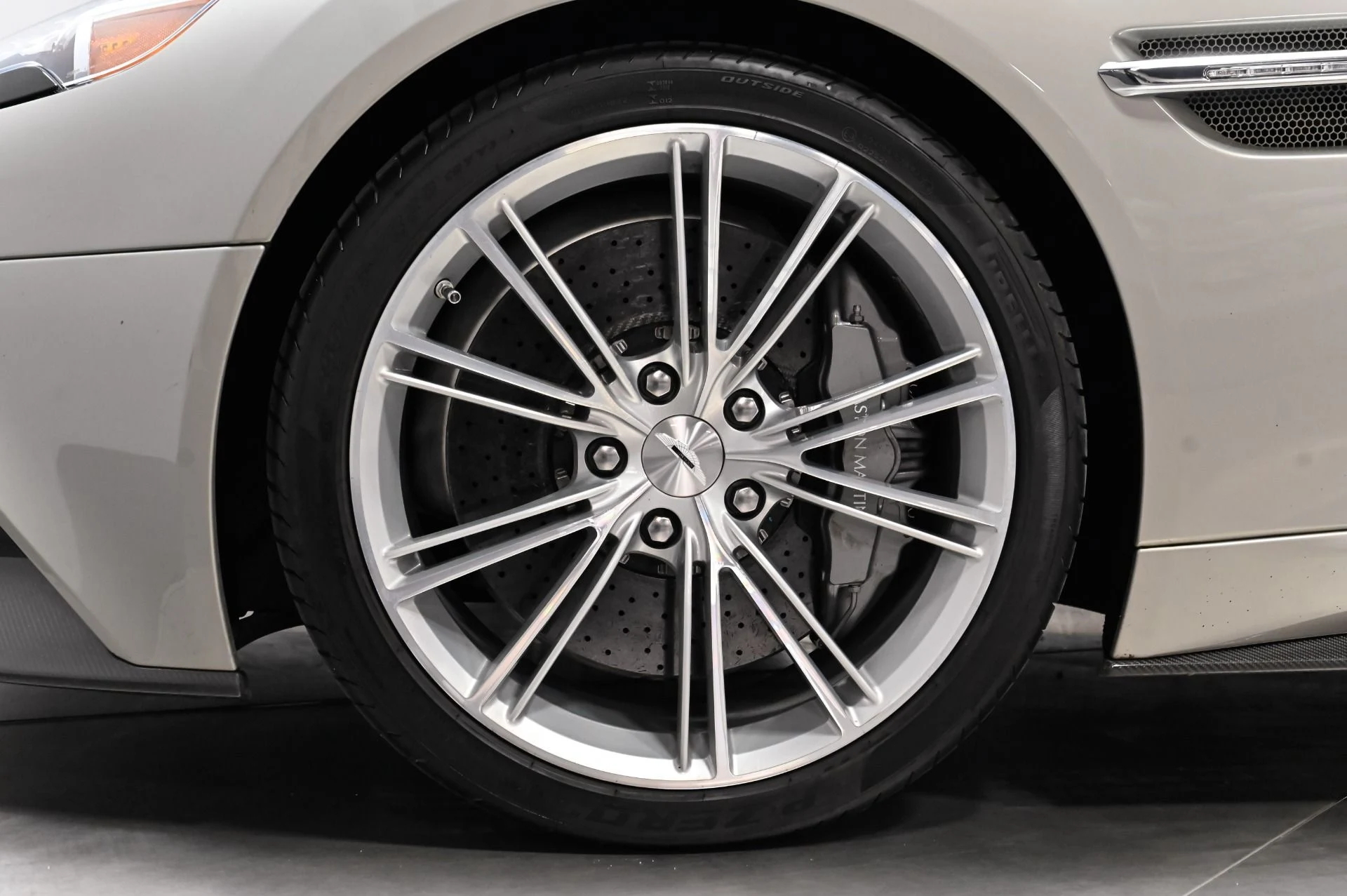 mph027_607838740_Used_2014_Aston_Martin_Vanquish_V12_1793299602_4ee8b841ef
