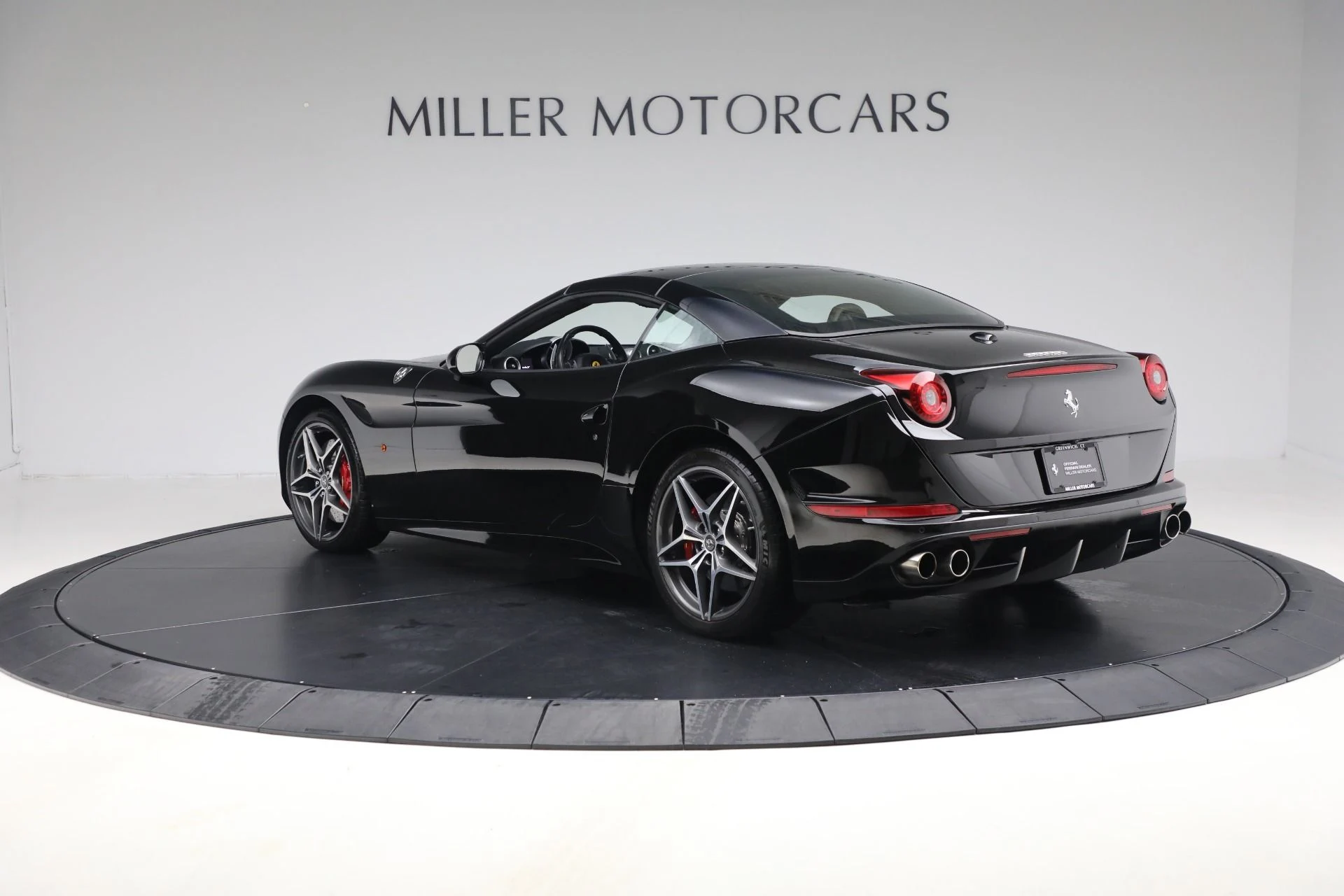 mph027_60858397_Used_2016_Ferrari_California_T_40182401b1