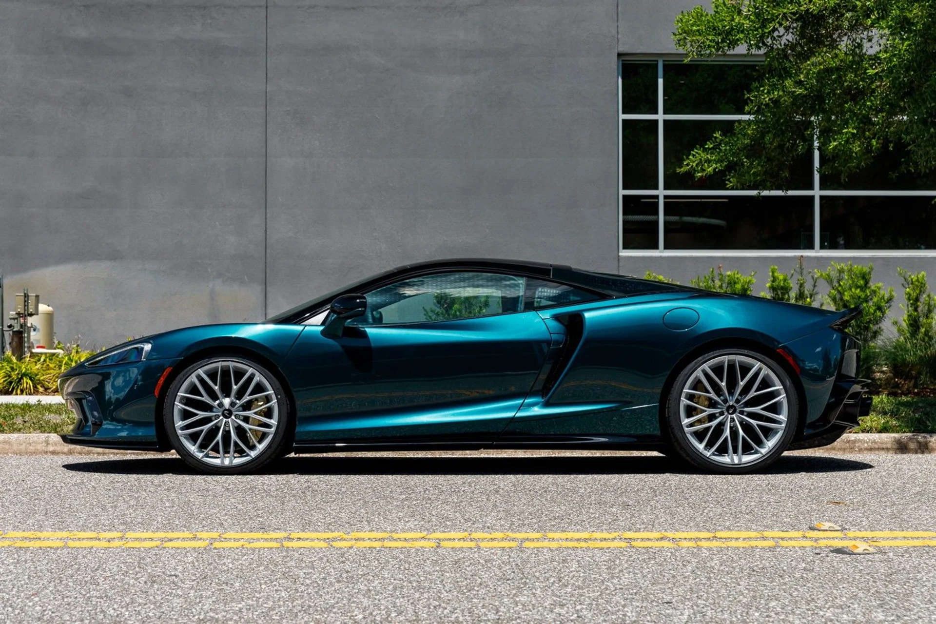 mph027_610342472_672_p28_l_ea90541c4c