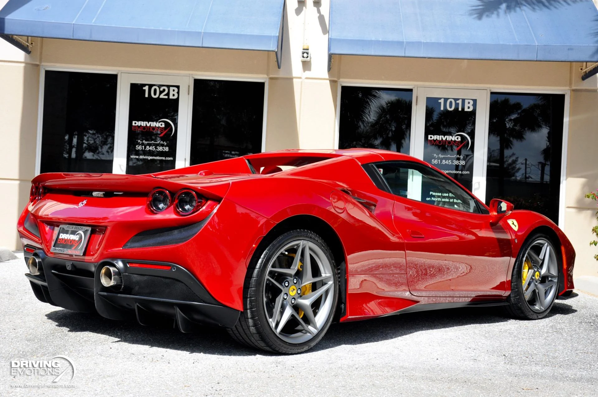 mph027_620014370_896_p28_l_2d75d56b05