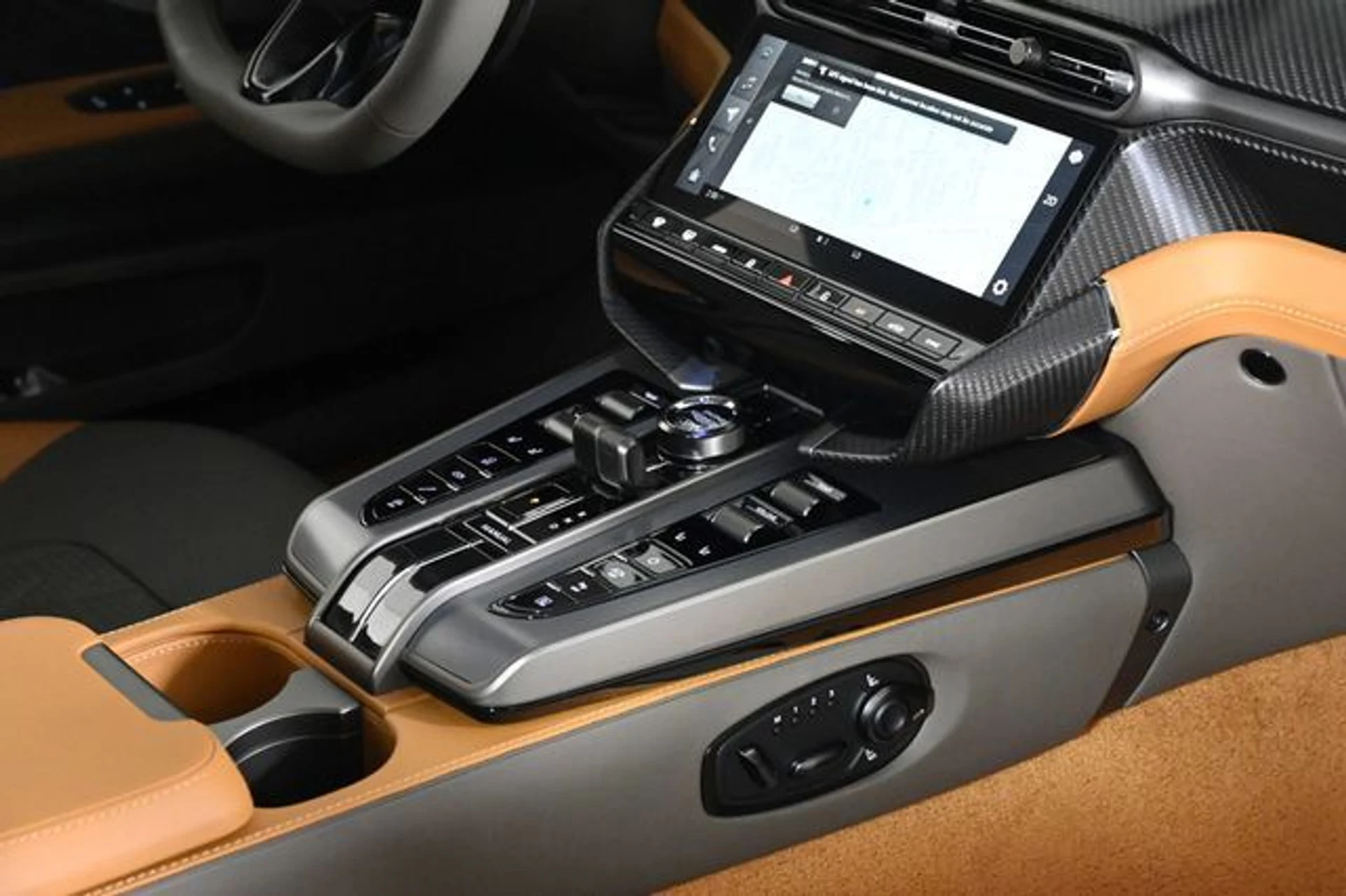 mph027_62027303_new_2025_aston_martin_vanquish_coupe_11350_22897480_27_640_1a0d8dd4c8