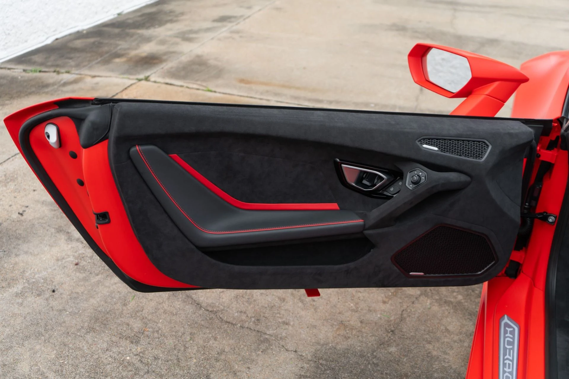 mph027_621499268_Used_2023_Lamborghini_Huracan_Tecnica_1776704544_7c042becbc