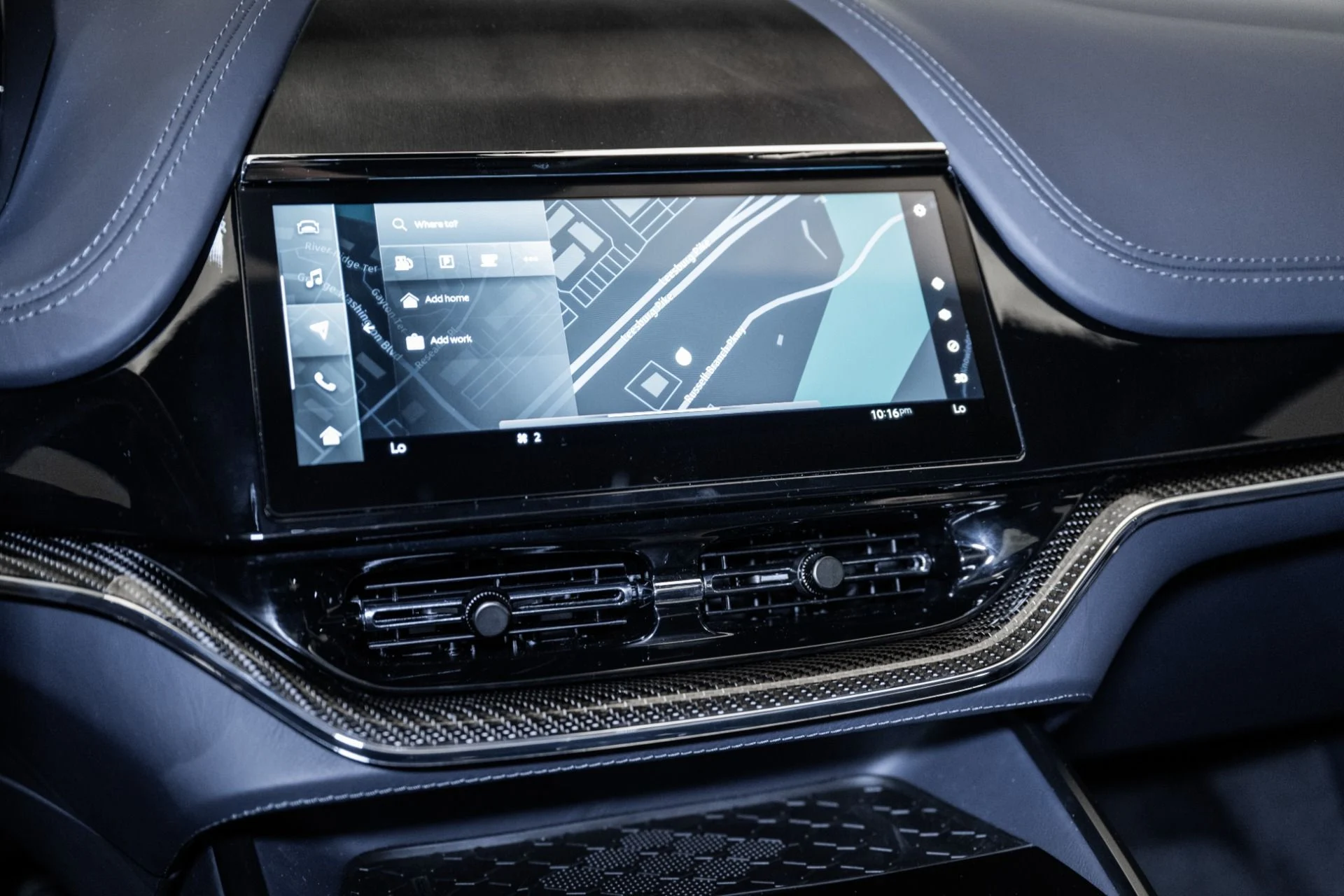 mph027_621564475_Used_2025_Aston_Martin_DBX_707_1754709382_3e7a030142