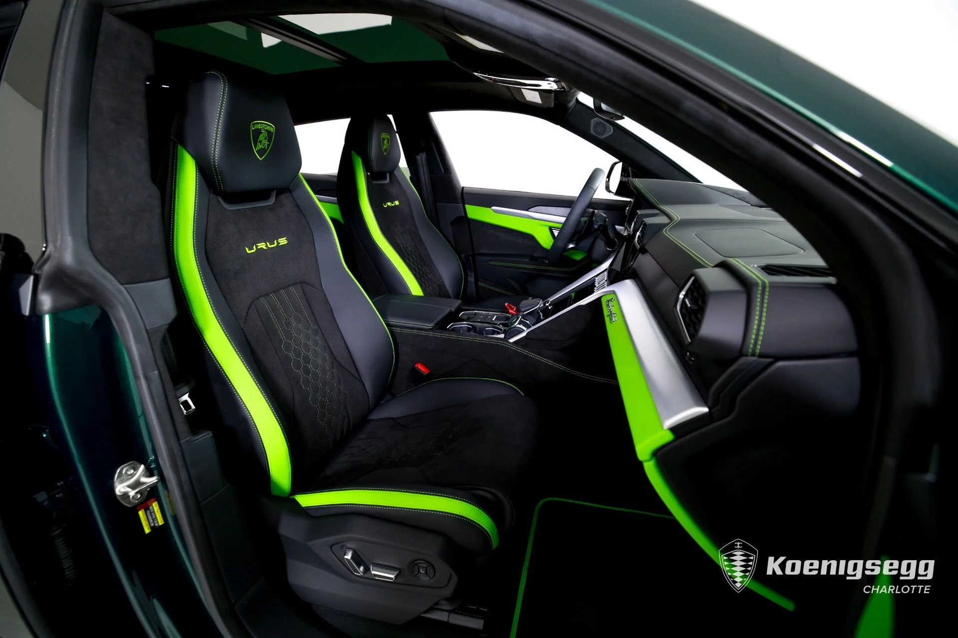 mph027_625687065_Used_2024_Lamborghini_Urus_S_1760998520_0cf615f739