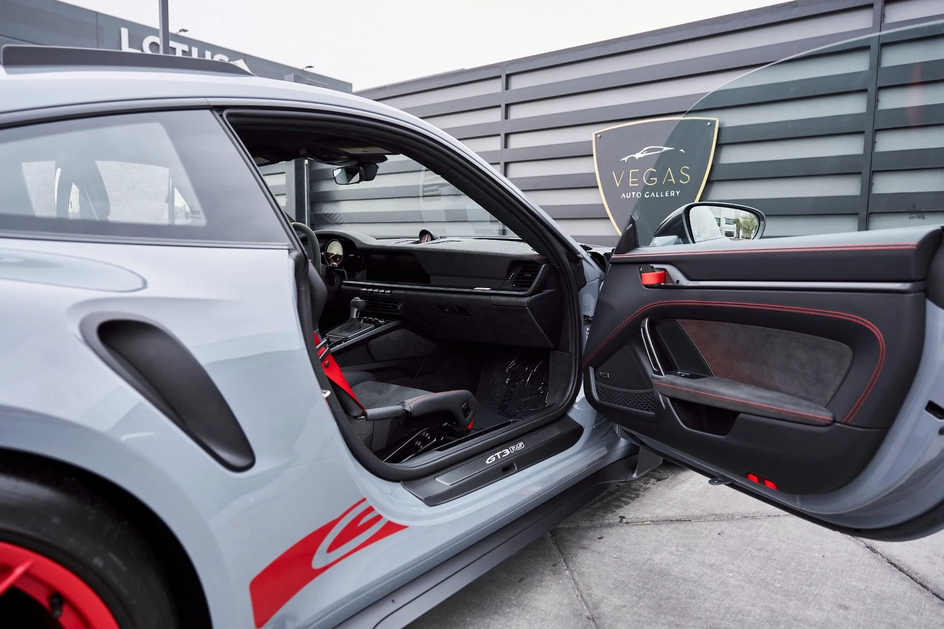 mph027_629566502_Used_2024_Porsche_911_GT_3_RS_1767150495_04601334f5