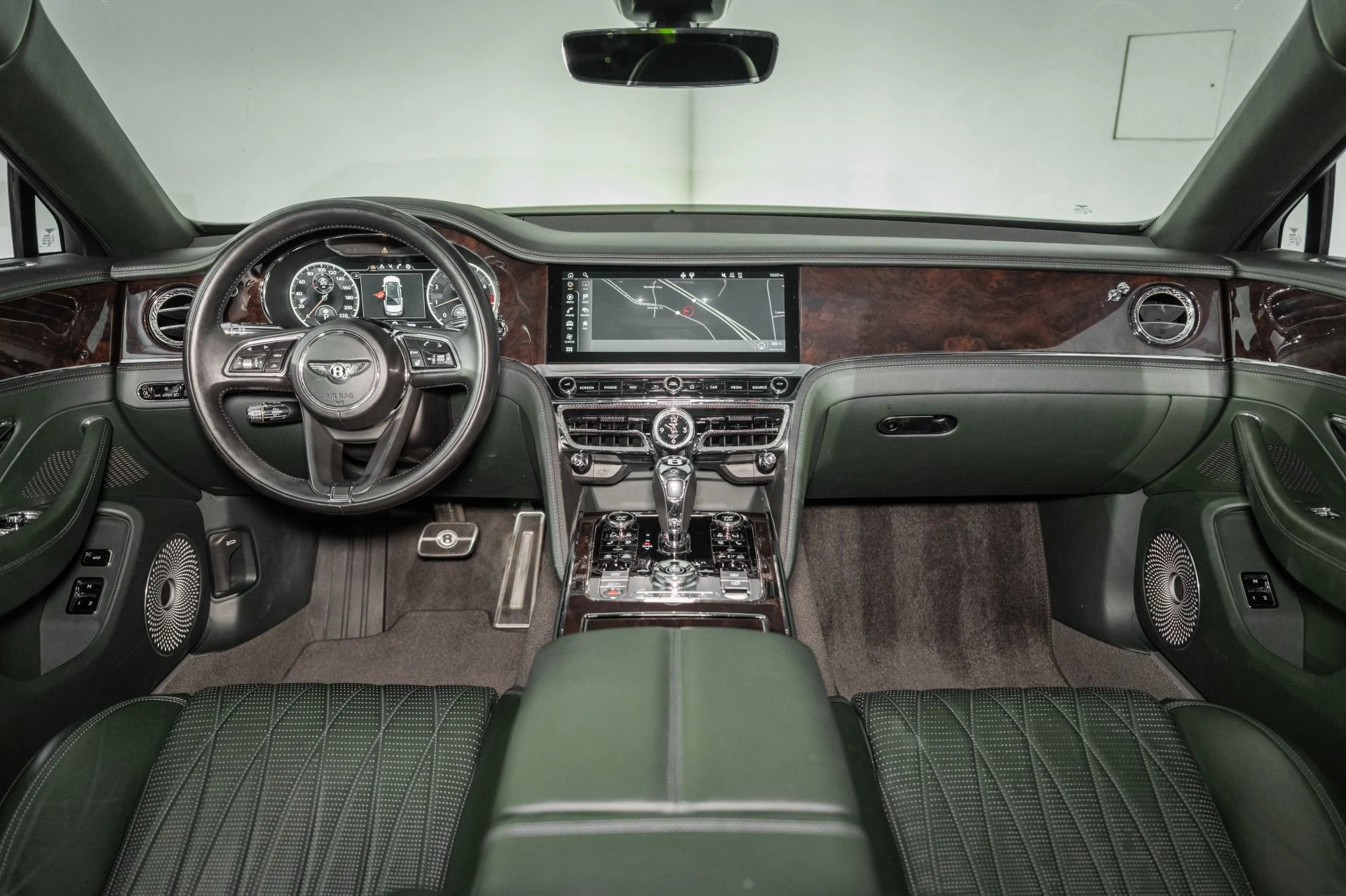 mph027_634589962_Used_2022_Bentley_Flying_Spur_V8_1761057059_b90a8dfe39