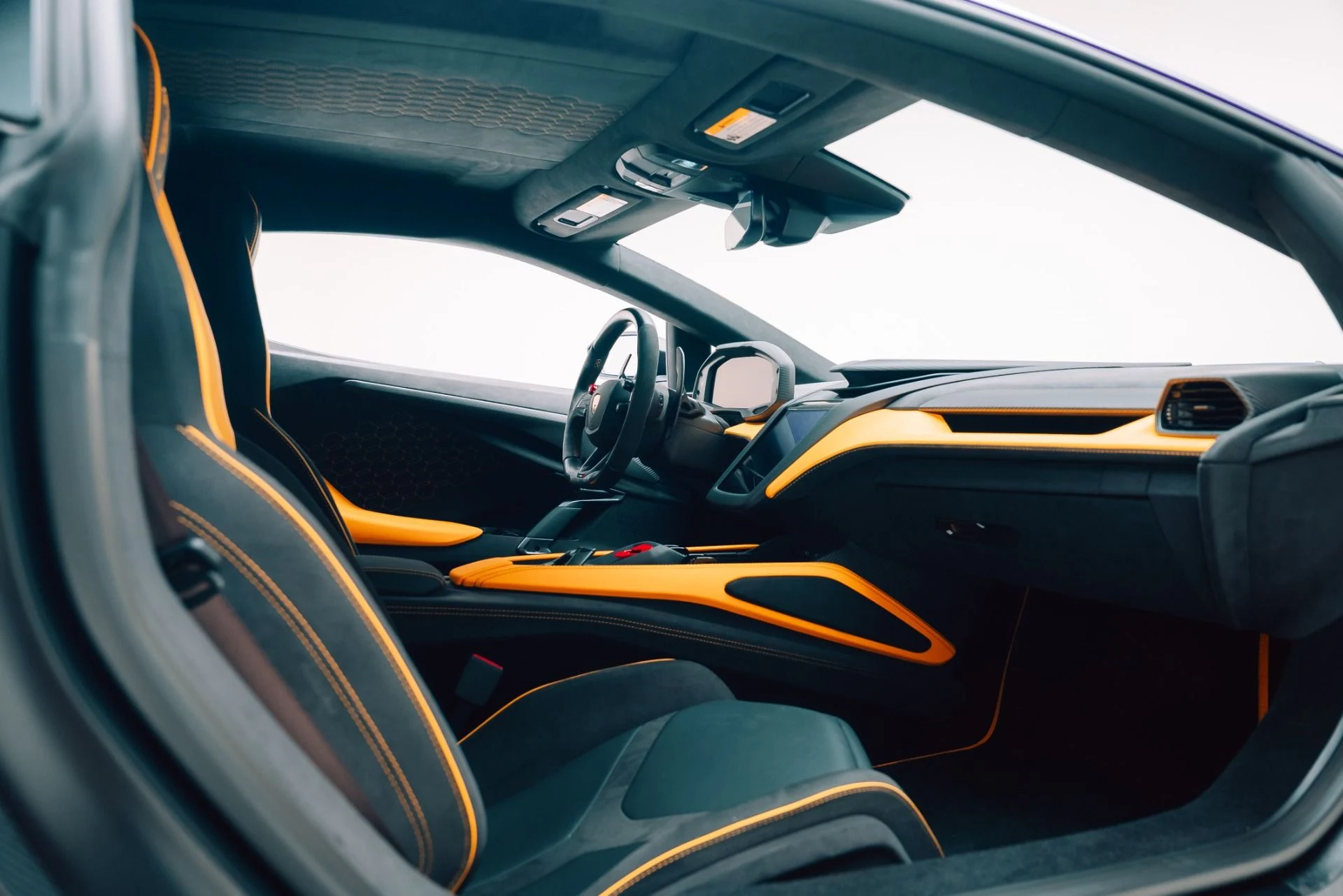 mph027_64317788_Used_2024_Lamborghini_Revuelto_1762882634_5852860961