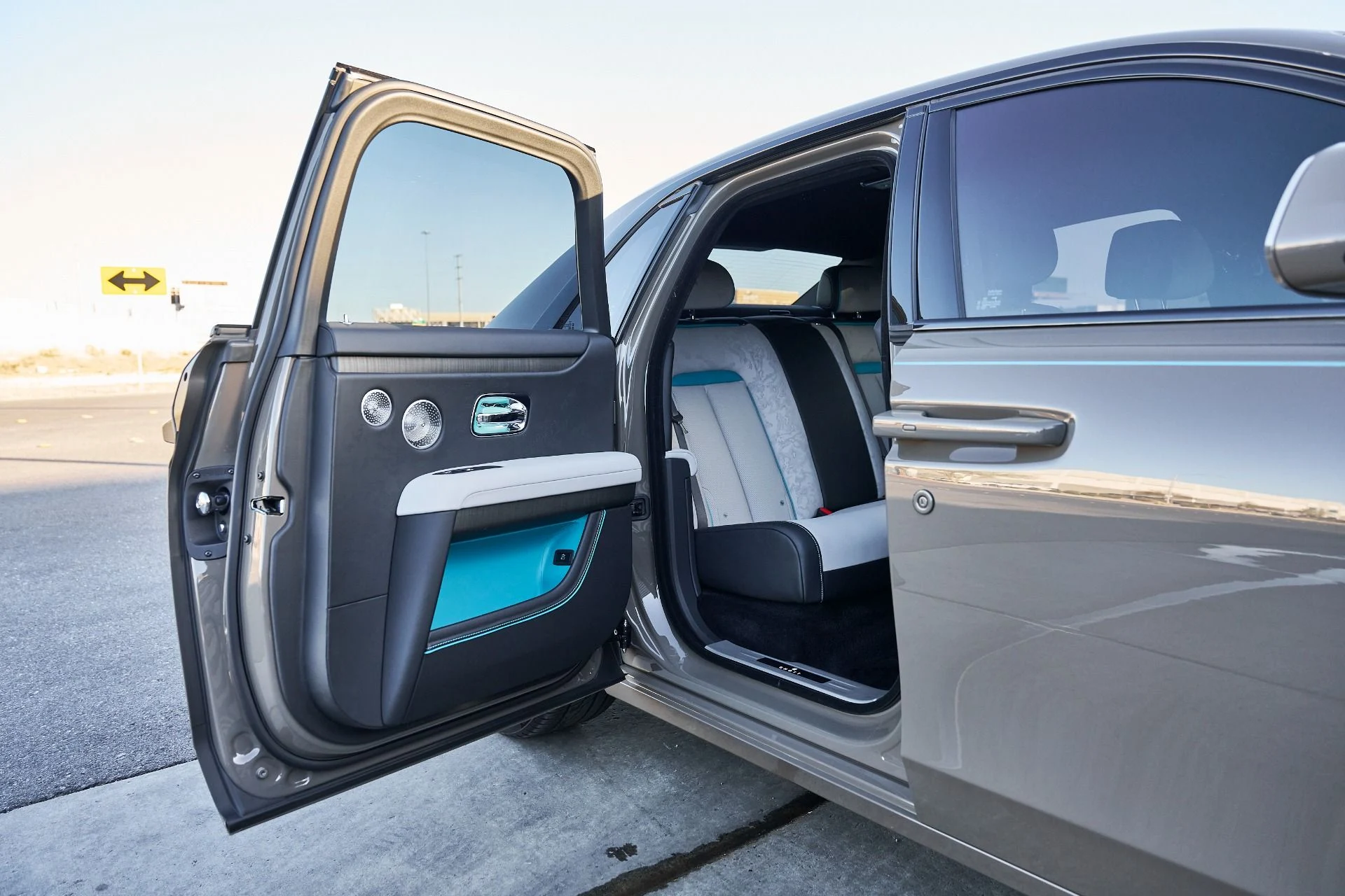 mph027_645278087_Used_2025_Rolls_Royce_Ghost_Base_1770087423_6e6aa03059