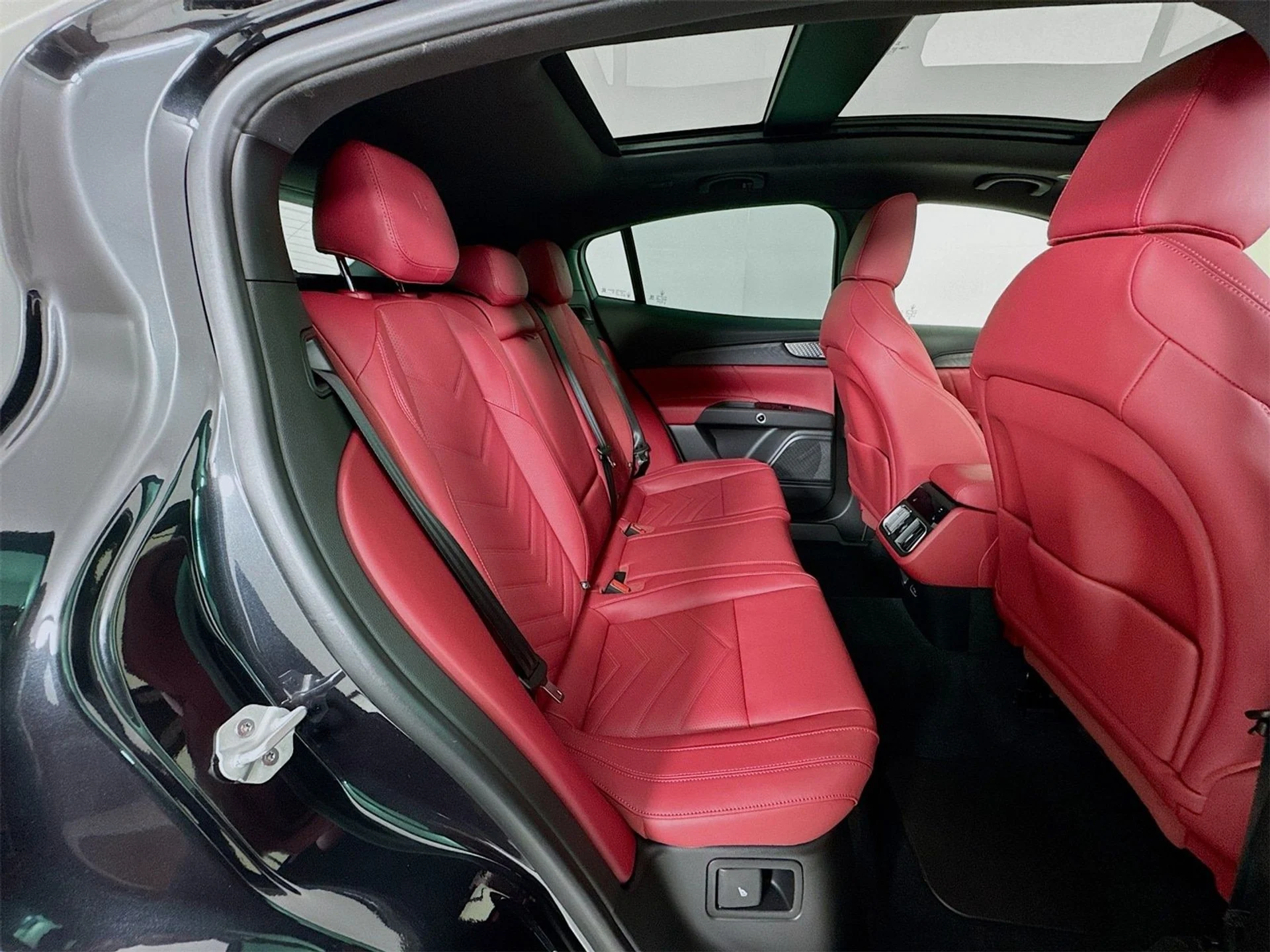 mph027_653082443_eb61ee787ec6ece343677d4e62f81f65x_d4d0bc8be7