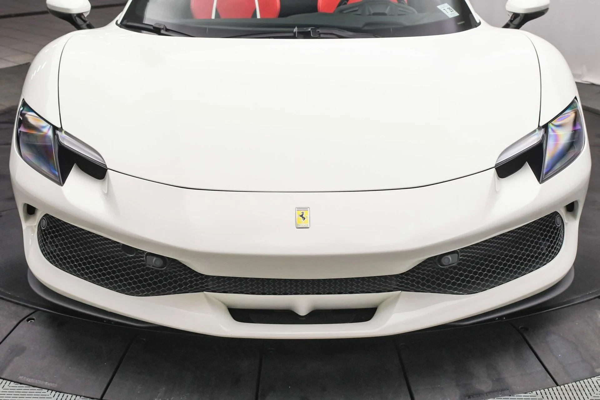 mph027_660968392_Used_2024_Ferrari_296_GTS_in_Bianco_Avus_1740819846_340da3e7d2
