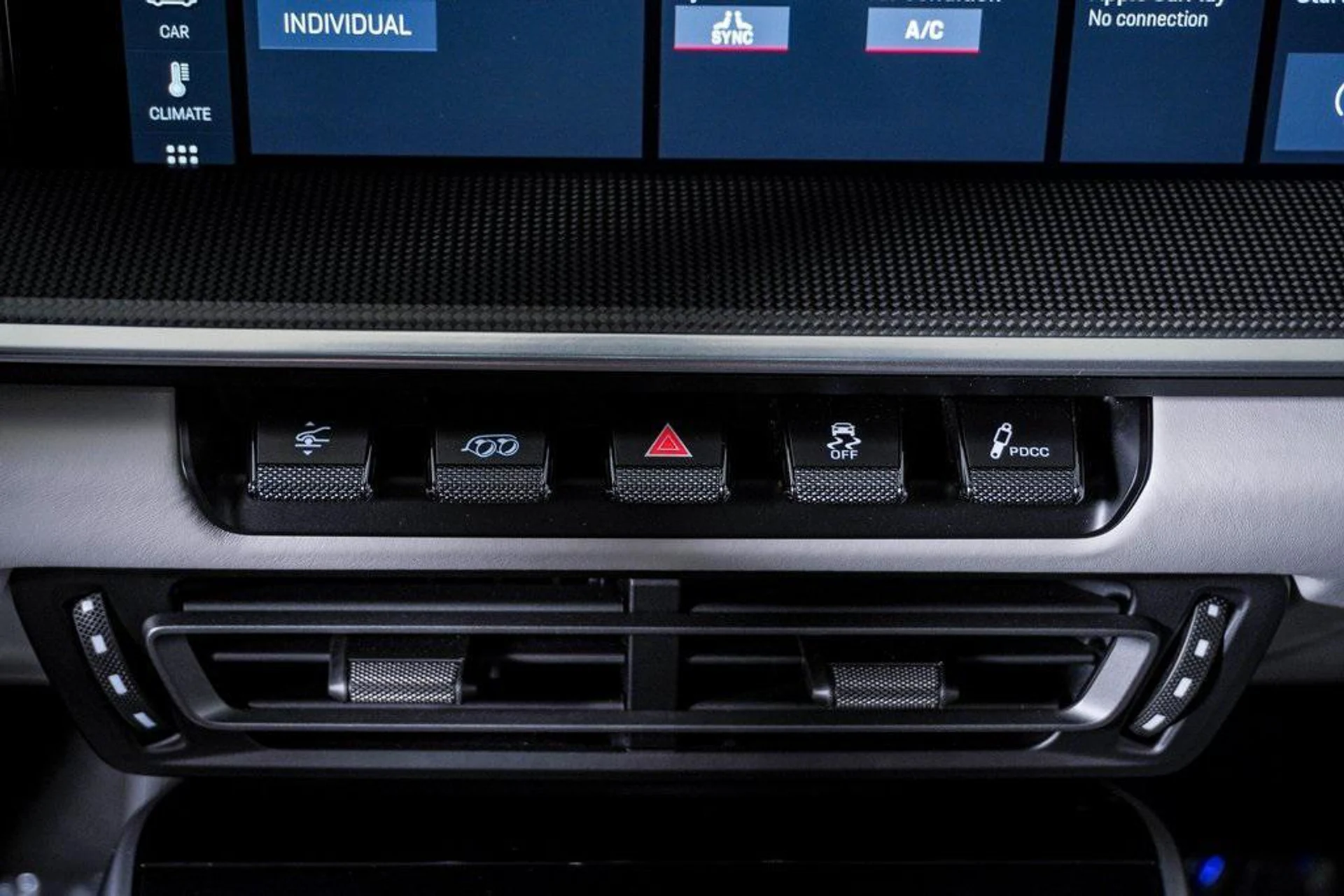 mph027_662348910_UJE_5_Rtz_V_Xuq_Q_Ch_LA_kw_C6_F7kujs_1647ddcb67