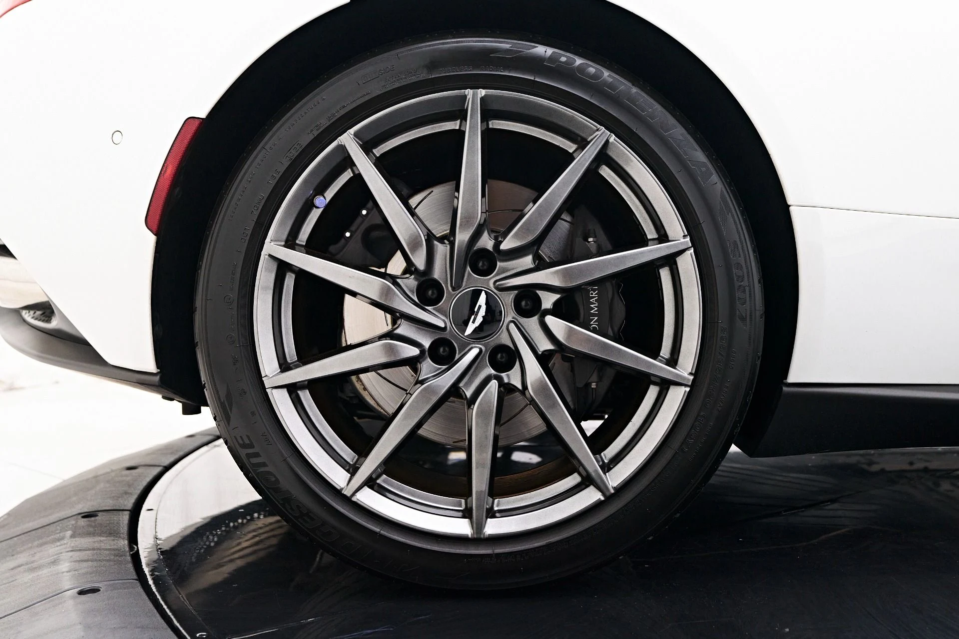 mph027_667913225_Used_2019_Aston_Martin_DB_11_Base_1758851297_6f898ce6c9