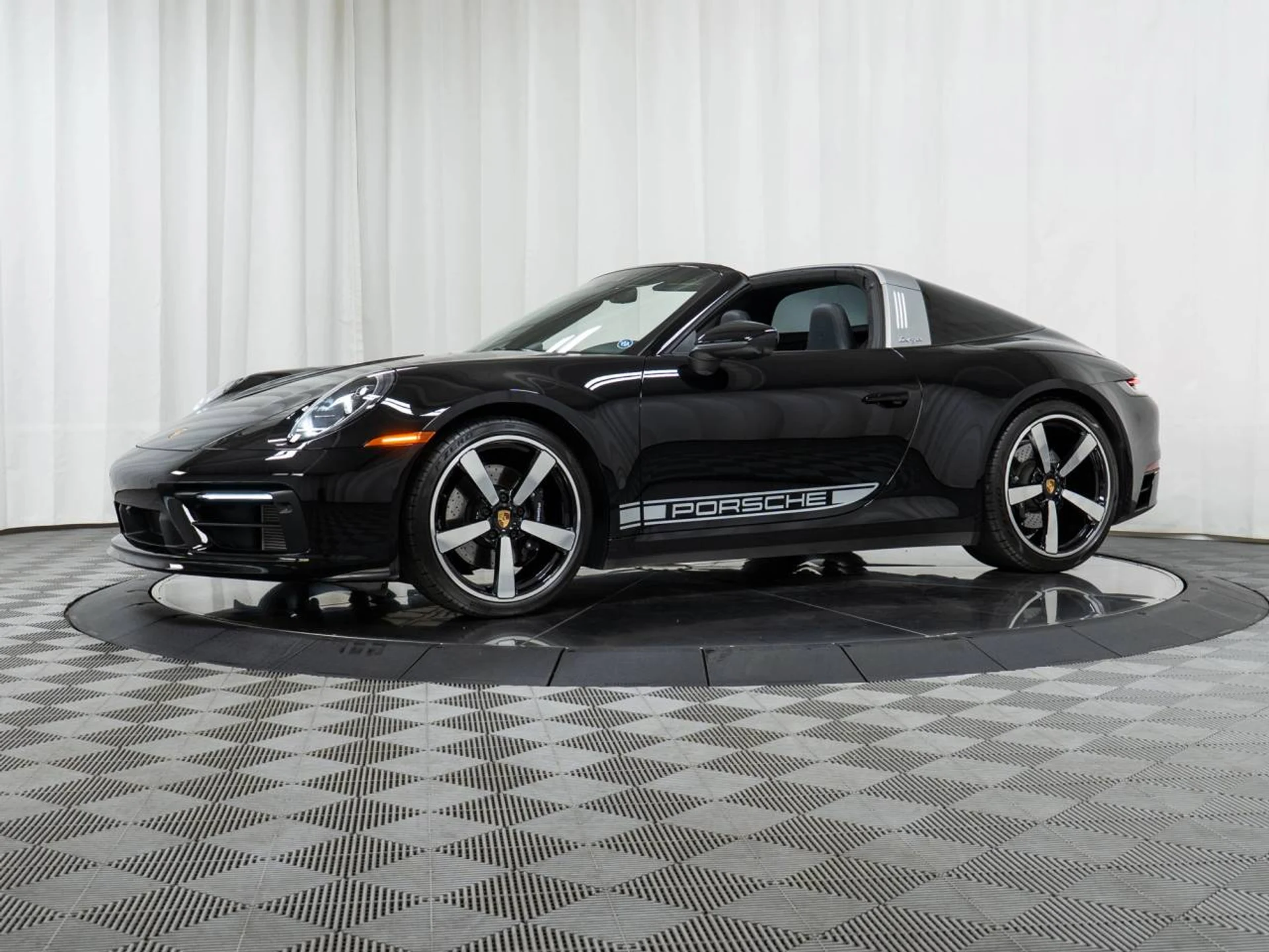 mph027_685193489_1280_19bac3a152