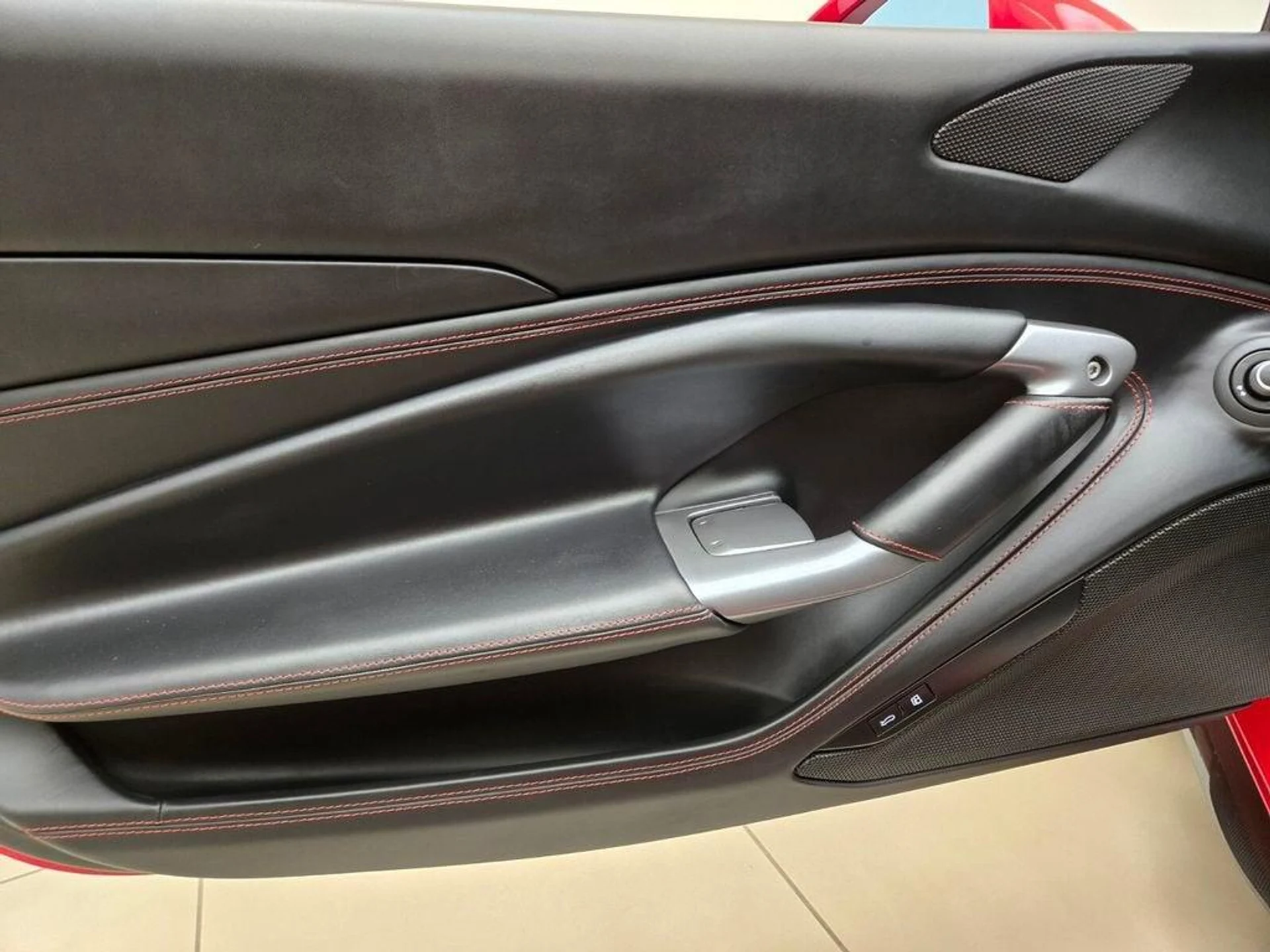 mph027_686480821_Used_2020_Ferrari_F8_Tributo_1775896814_e67082a159