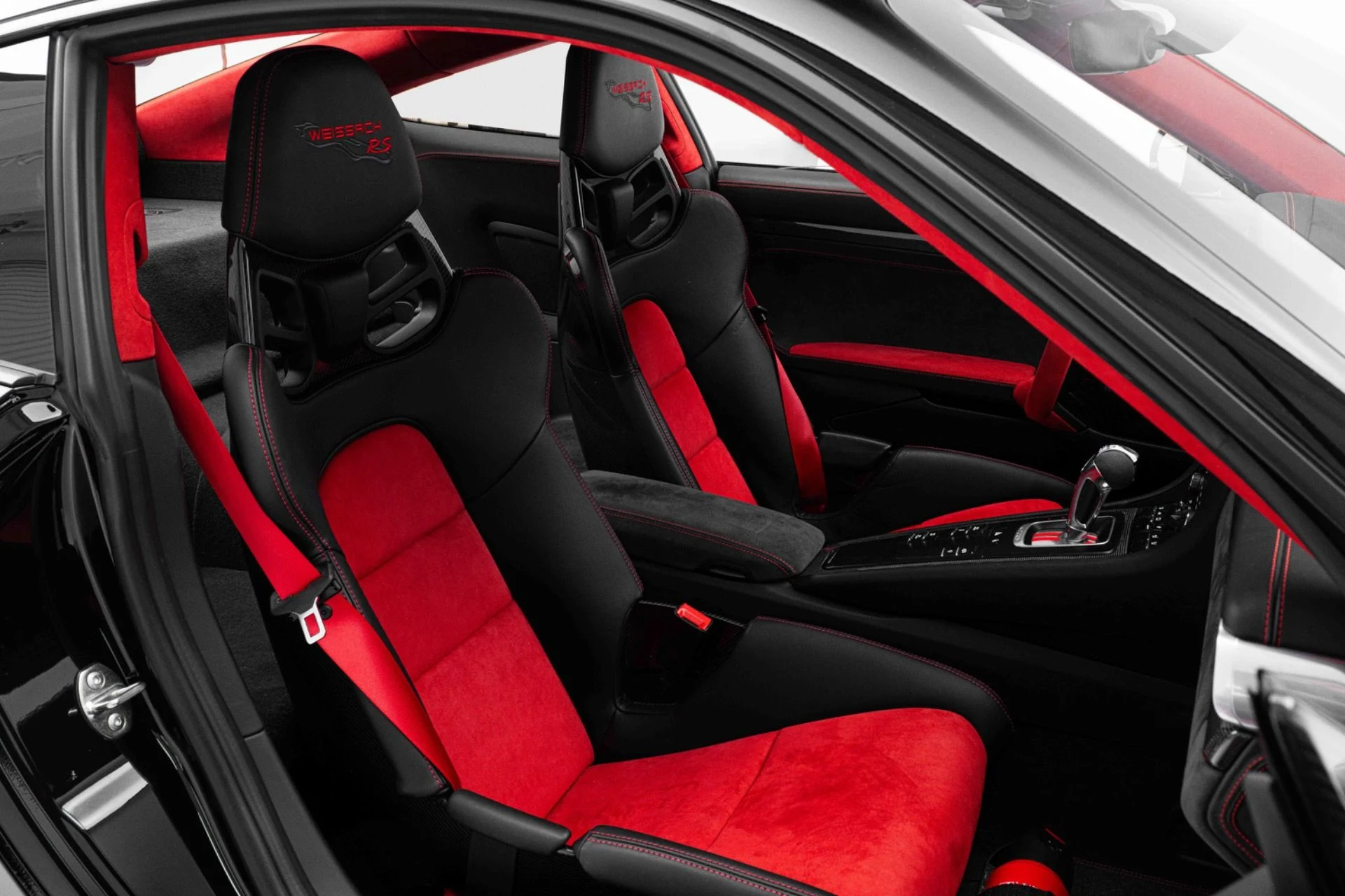 mph027_686668719_Used_2018_Porsche_911_GT_2_RS_1774025659_dad6aab963