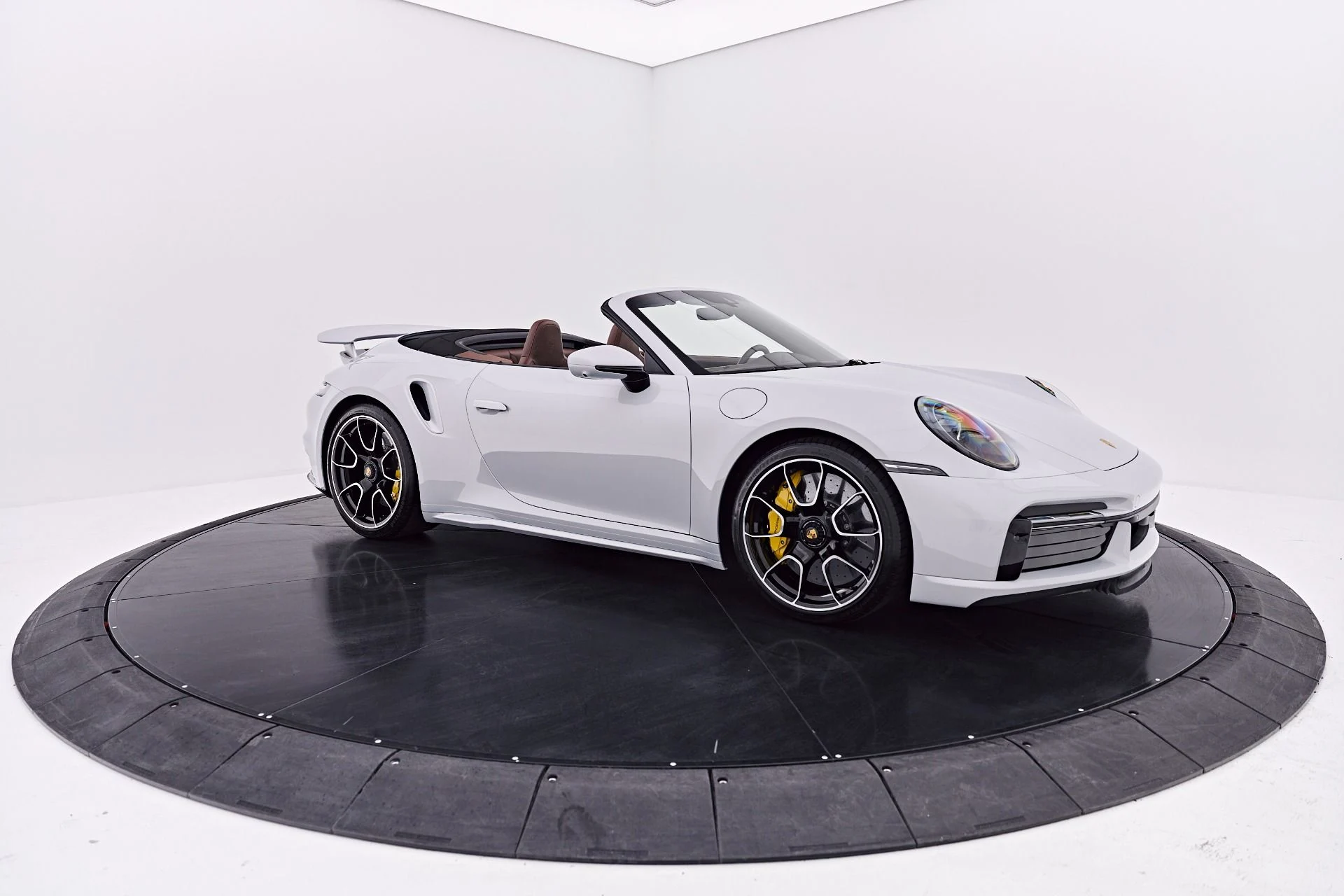 mph027_68738158_Used_2025_Porsche_911_Turbo_S_1786497810_3217bee424