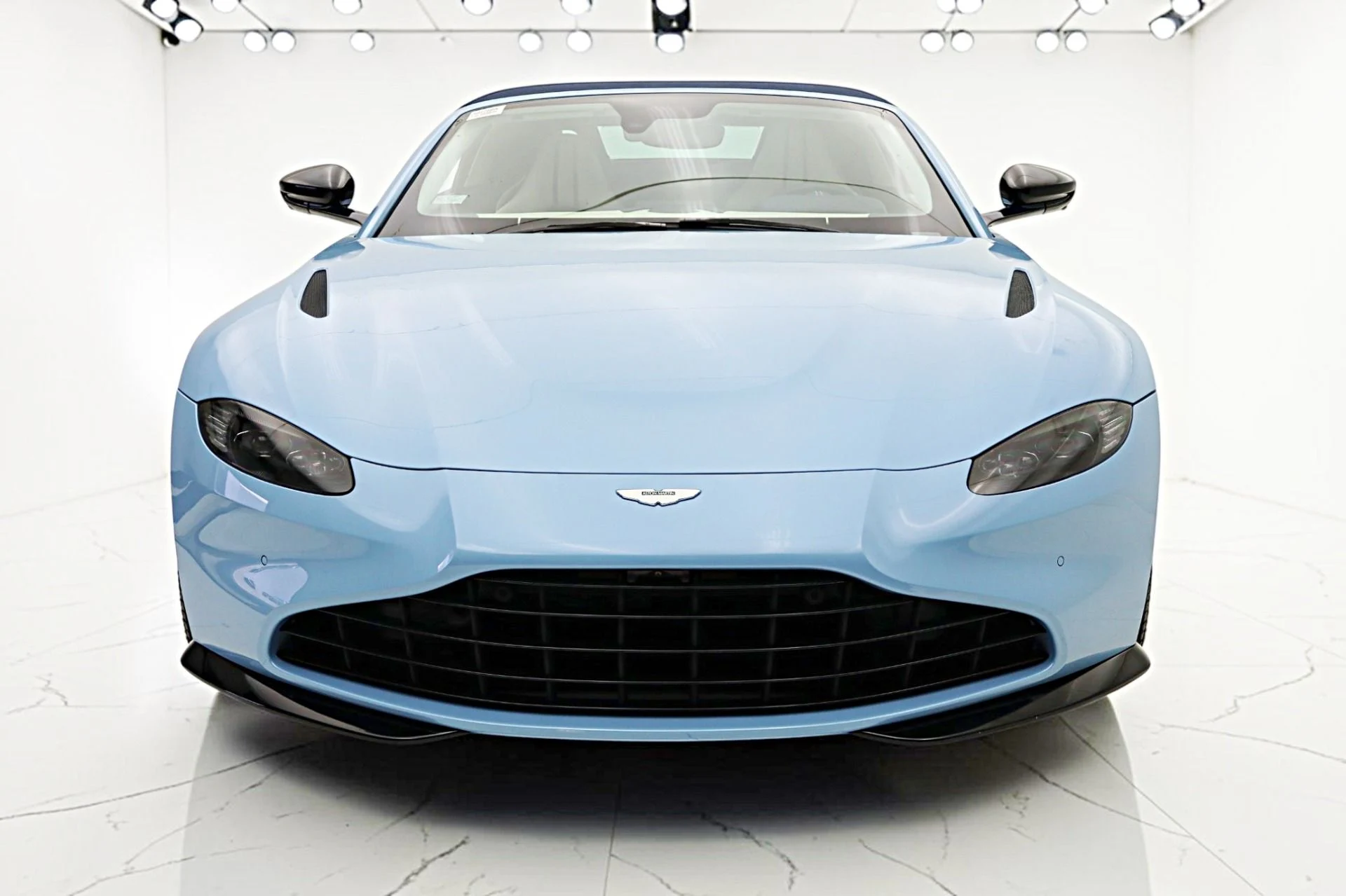 mph027_694236390_Used_2022_Aston_Martin_Vantage_Roadster_e30f567a18