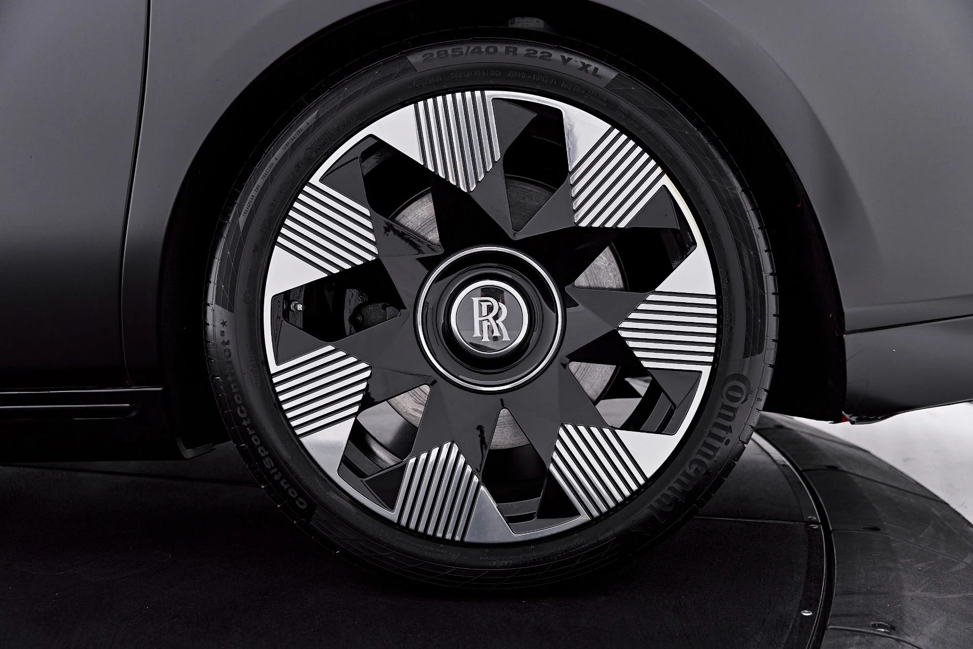 mph027_703210501_Used_2024_Rolls_Royce_Phantom_Base_1787881802_8a77a71a96