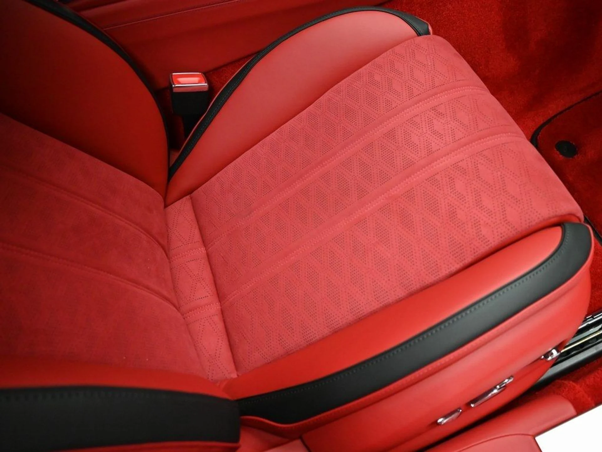 mph027_704571868_e435c27723021507f54ecd609a5a08a8_d3f8ae5bba