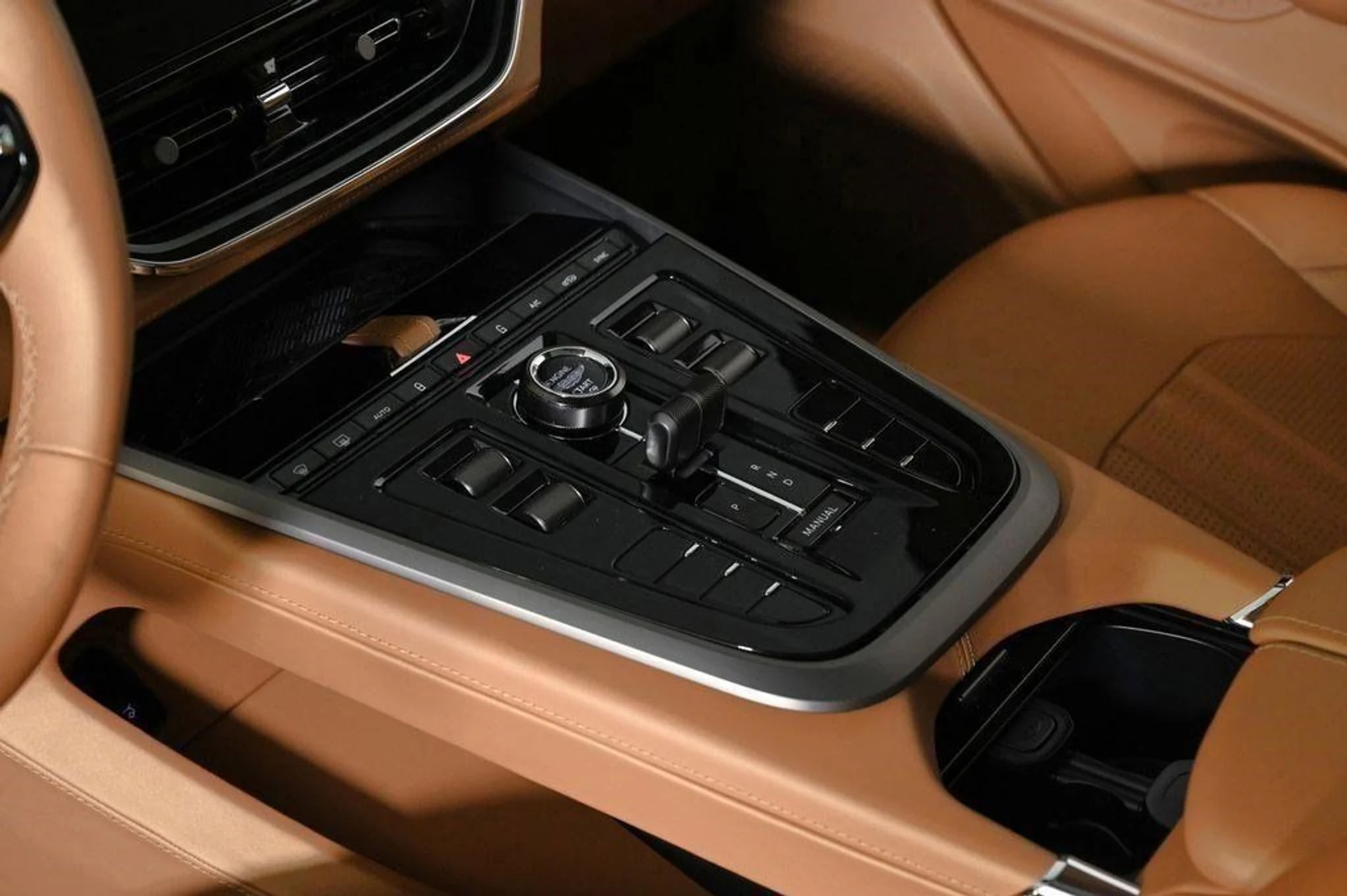 mph027_704761397_new_2025_aston_martin_dbx_707awd_11350_22854869_27_1024_559fb04766
