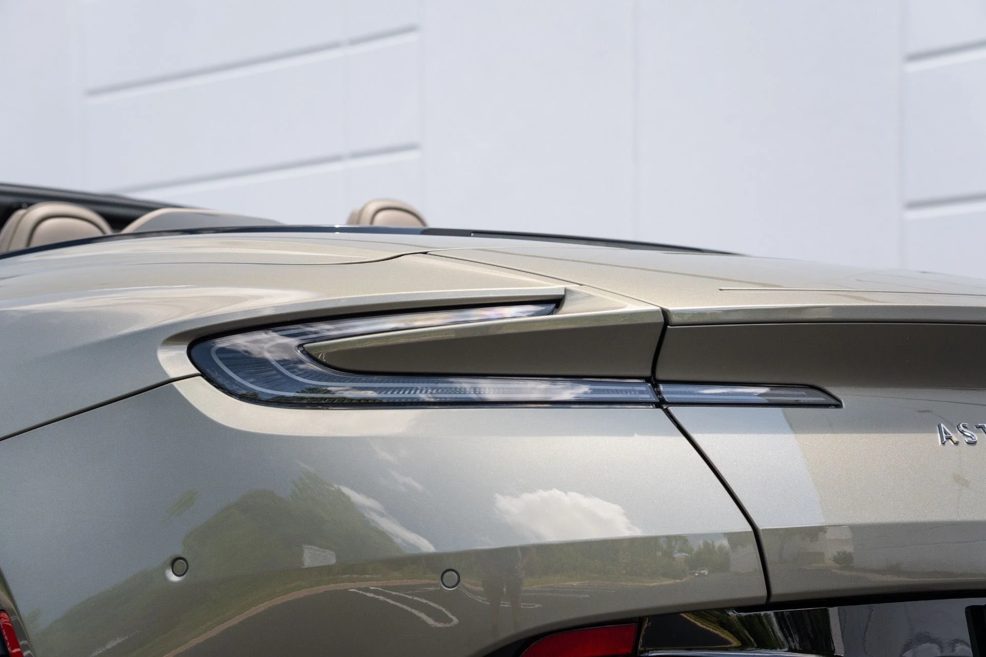 mph027_705459905_Used_2024_Aston_Martin_DB_12_Volante_1777693541_f0e7da2555
