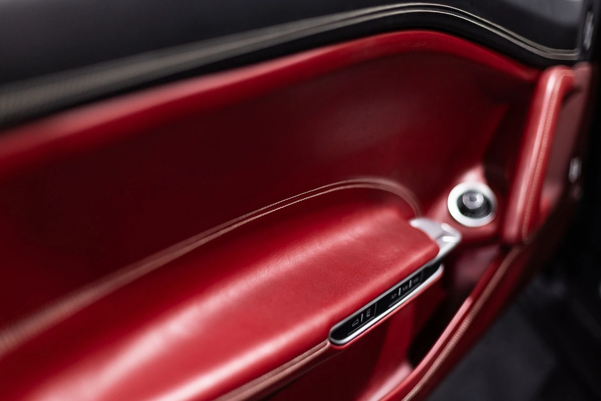 mph027_706647357_Used_2018_Ferrari_GTC_4_Lusso_Tailor_Made_70th_Anniversary_HUGE_STICKER_1772204837_f22a2d78b1